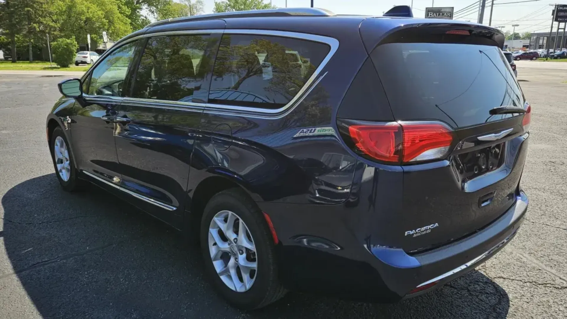 2017 Chrysler PACIFICA TOURING L P (2C4RC1EG1HR) with an Other engine, located at 5744 Central Avenue, Toledo, OH, 43615, (419) 724-0130, 41.676781, -83.682137 - 2017 Chrysler PACIFICA TOURING L P - Photo#2