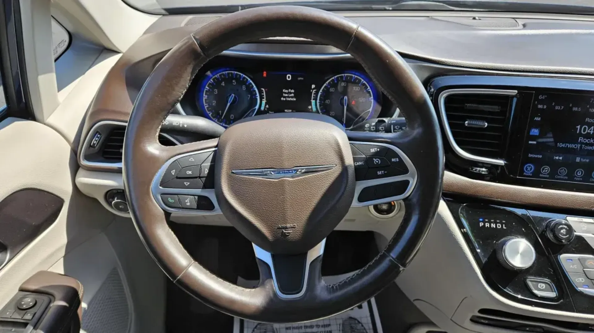 2017 Chrysler PACIFICA TOURING L P (2C4RC1EG1HR) with an Other engine, located at 5744 Central Avenue, Toledo, OH, 43615, (419) 724-0130, 41.676781, -83.682137 - 2017 Chrysler PACIFICA TOURING L P - Photo#6