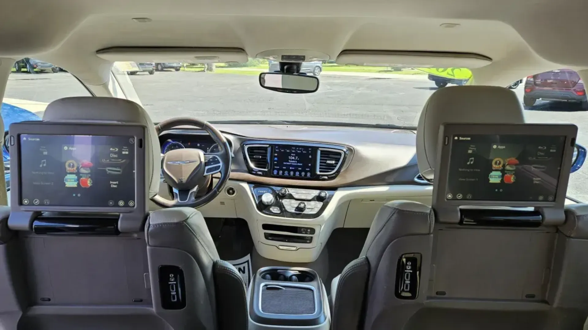 2017 Chrysler PACIFICA TOURING L P (2C4RC1EG1HR) with an Other engine, located at 5744 Central Avenue, Toledo, OH, 43615, (419) 724-0130, 41.676781, -83.682137 - 2017 Chrysler PACIFICA TOURING L P - Photo#8