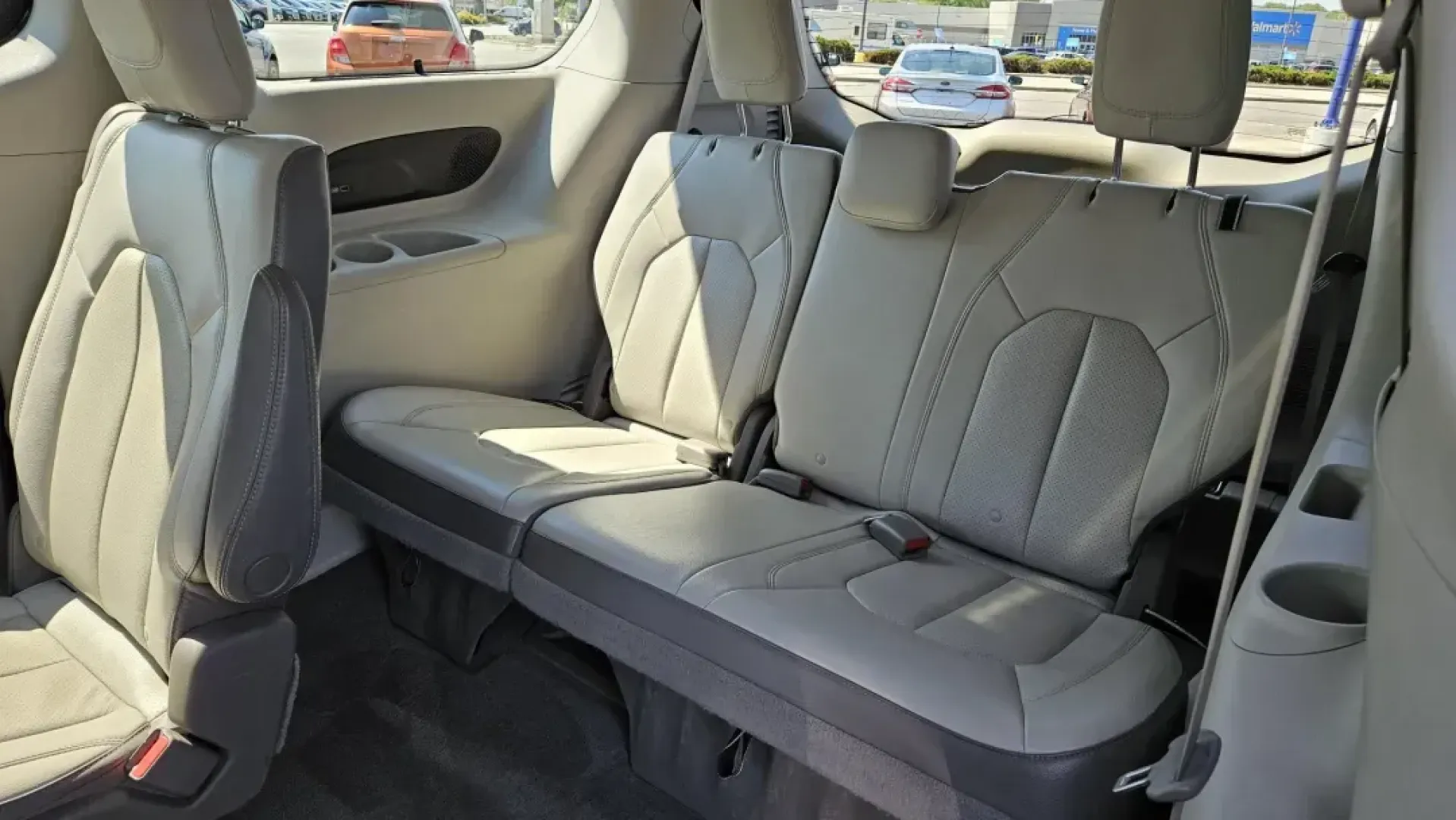 2017 Chrysler PACIFICA TOURING L P (2C4RC1EG1HR) with an Other engine, located at 5744 Central Avenue, Toledo, OH, 43615, (419) 724-0130, 41.676781, -83.682137 - 2017 Chrysler PACIFICA TOURING L P - Photo#10