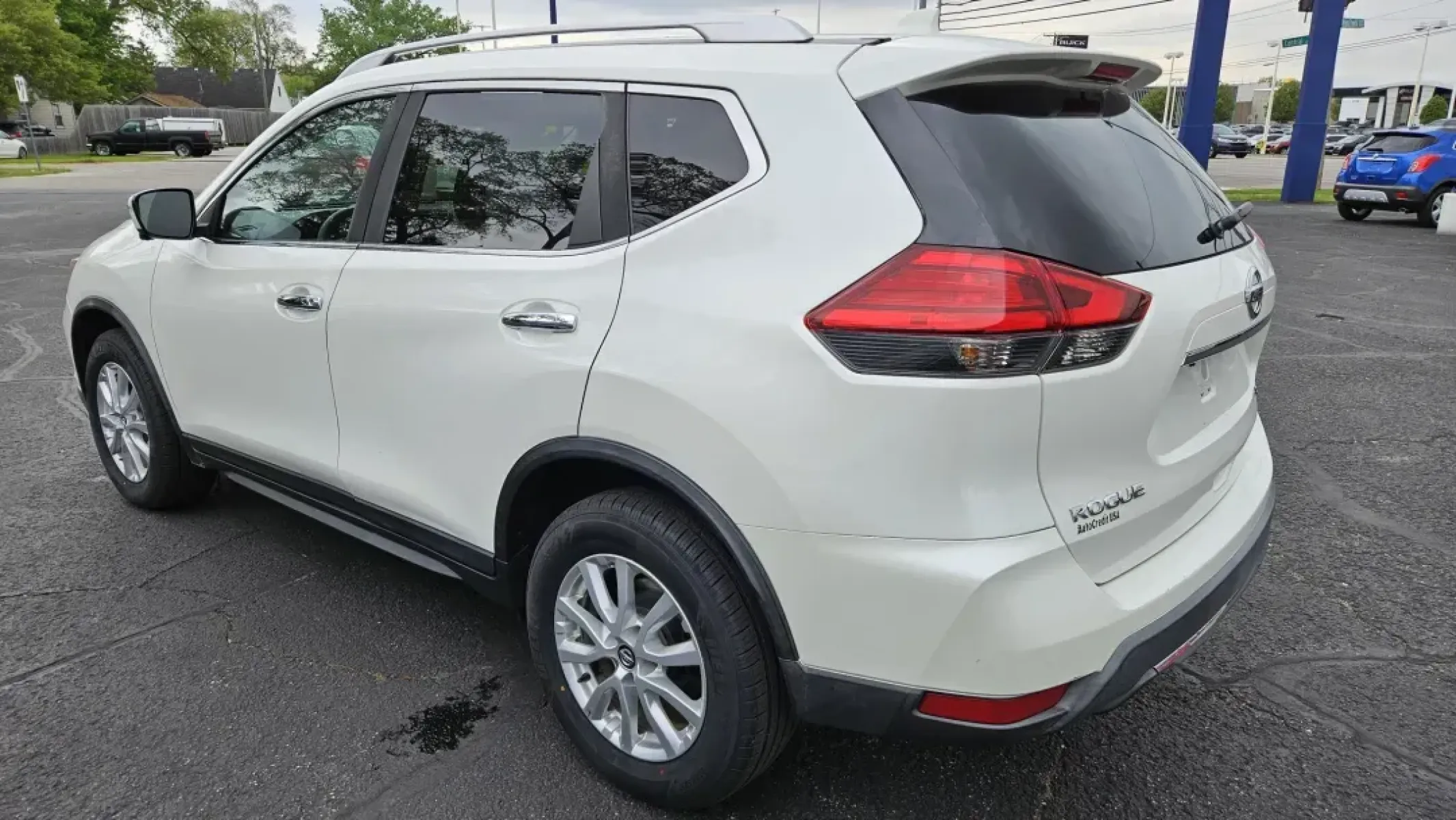 2017 Nissan ROGUE S; SL; SV (KNMAT2MV7HP) with an Other engine, located at 5744 Central Avenue, Toledo, OH, 43615, (419) 724-0130, 41.676781, -83.682137 - 2017 Nissan ROGUE S; SL; SV - Photo#2