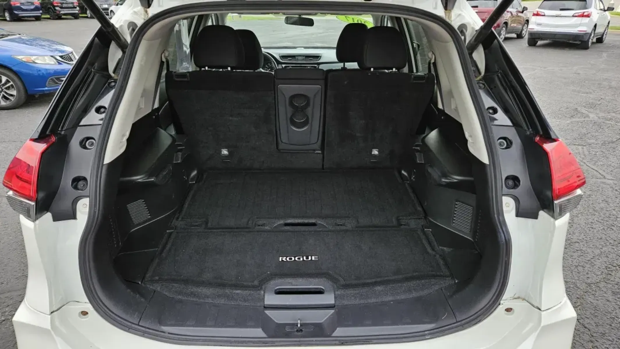 2017 Nissan ROGUE S; SL; SV (KNMAT2MV7HP) with an Other engine, located at 5744 Central Avenue, Toledo, OH, 43615, (419) 724-0130, 41.676781, -83.682137 - 2017 Nissan ROGUE S; SL; SV - Photo#4