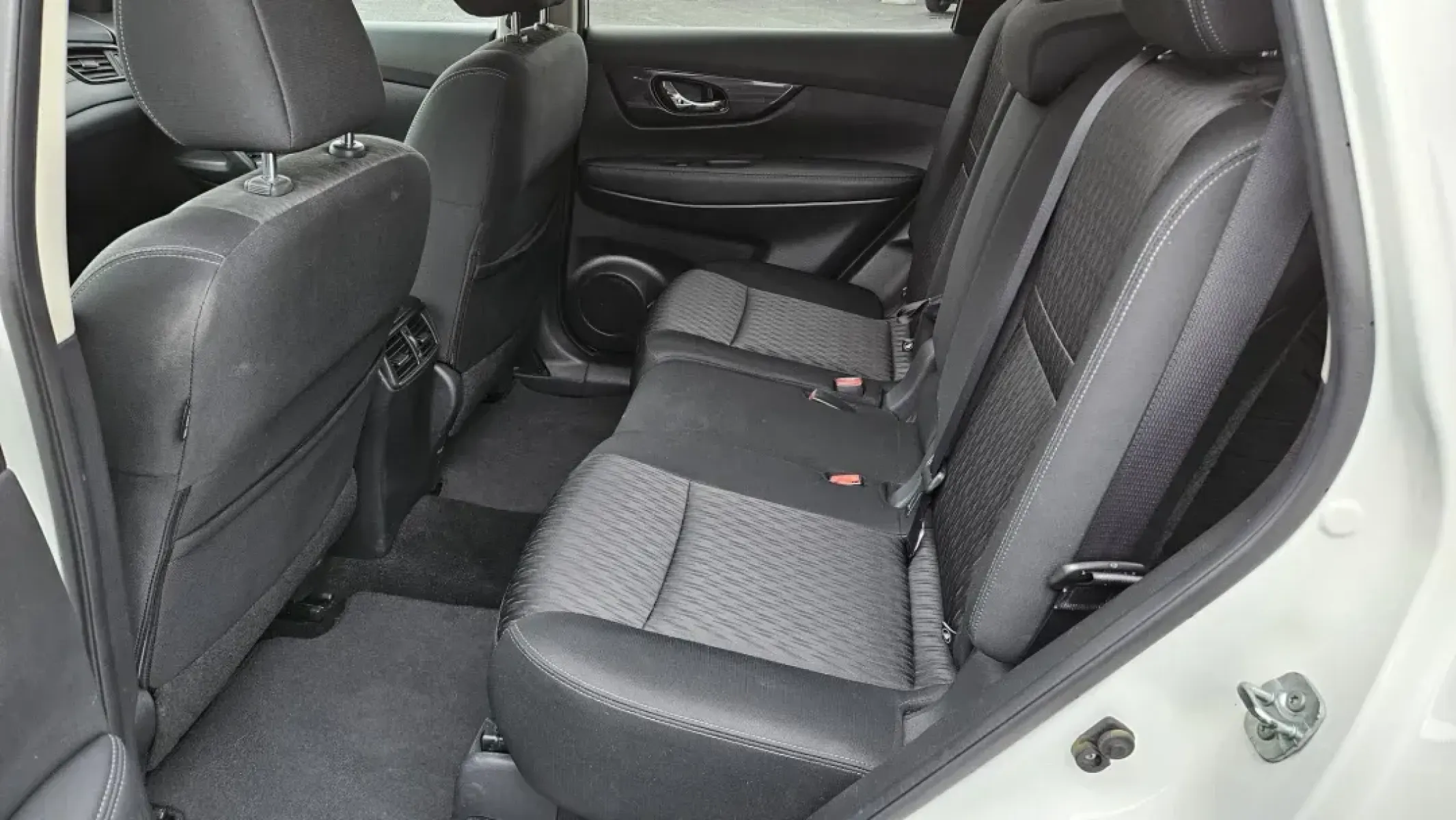 2017 Nissan ROGUE S; SL; SV (KNMAT2MV7HP) with an Other engine, located at 5744 Central Avenue, Toledo, OH, 43615, (419) 724-0130, 41.676781, -83.682137 - 2017 Nissan ROGUE S; SL; SV - Photo#8