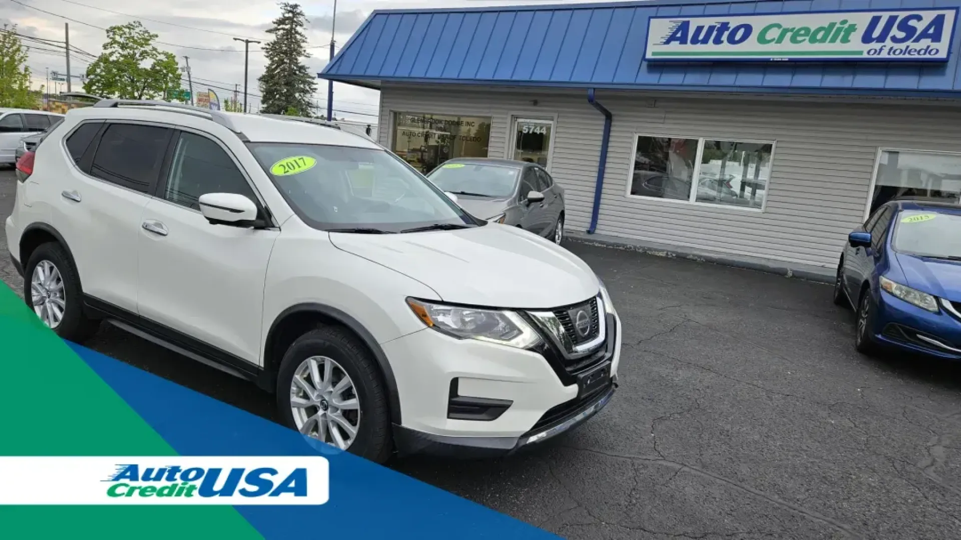 2017 Nissan Rogue (KNMAT2MV7HP) with an Other engine, located at 5744 Central Avenue, Toledo, OH, 43615, (419) 724-0130, 41.676781, -83.682137 - **Discover Your Next Adventure with the 2017 Nissan Rogue Perfect for Growing Families and Weekend Getaways!**<br /> <br /> Are you looking for a reliable, spacious, and comfortable SUV to accommodate your busy lifestyle? Look no further! This 2017 Nissan Rogue, available at Auto Credit in Toledo, - Photo#0