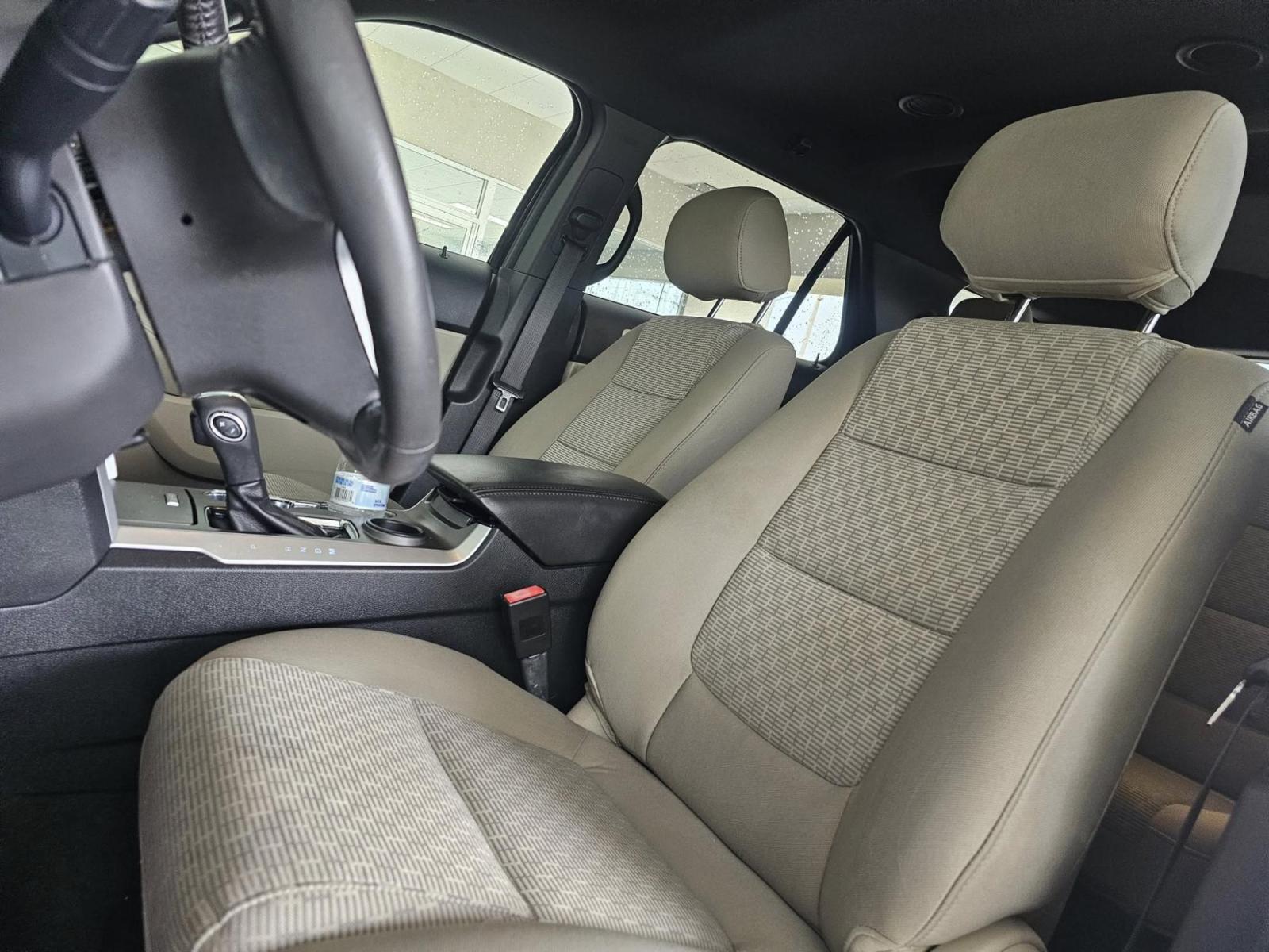 2015 GREEN /GREY Ford Explorer XLT FWD (1FM5K7D86FG) with an 3.5L V6 DOHC 24V engine, 6-Speed Automatic transmission, located at 502 South Main Street, Columbia City, IN, 46725, (260) 244-4645, 41.151382, -85.490578 - Photo#4