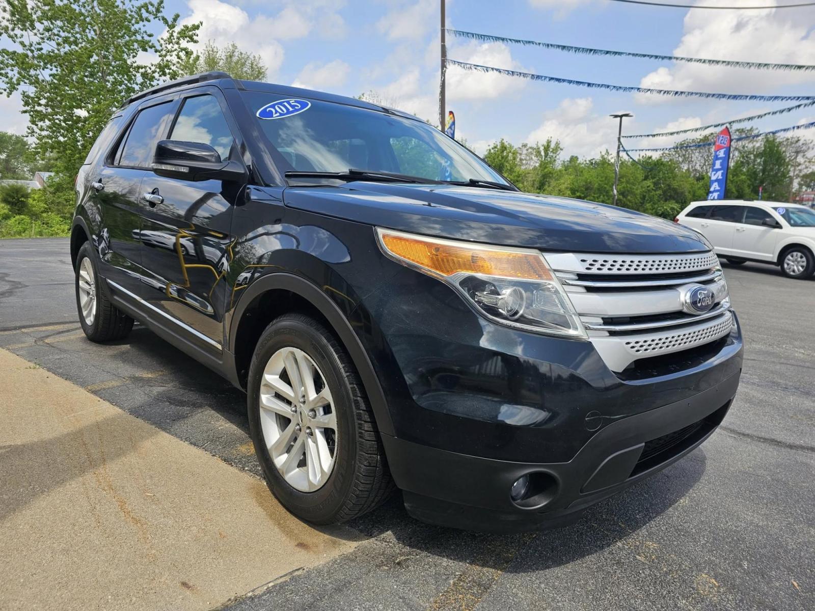 2015 GREEN /GREY Ford Explorer XLT FWD (1FM5K7D86FG) with an 3.5L V6 DOHC 24V engine, 6-Speed Automatic transmission, located at 502 South Main Street, Columbia City, IN, 46725, (260) 244-4645, 41.151382, -85.490578 - Photo#1