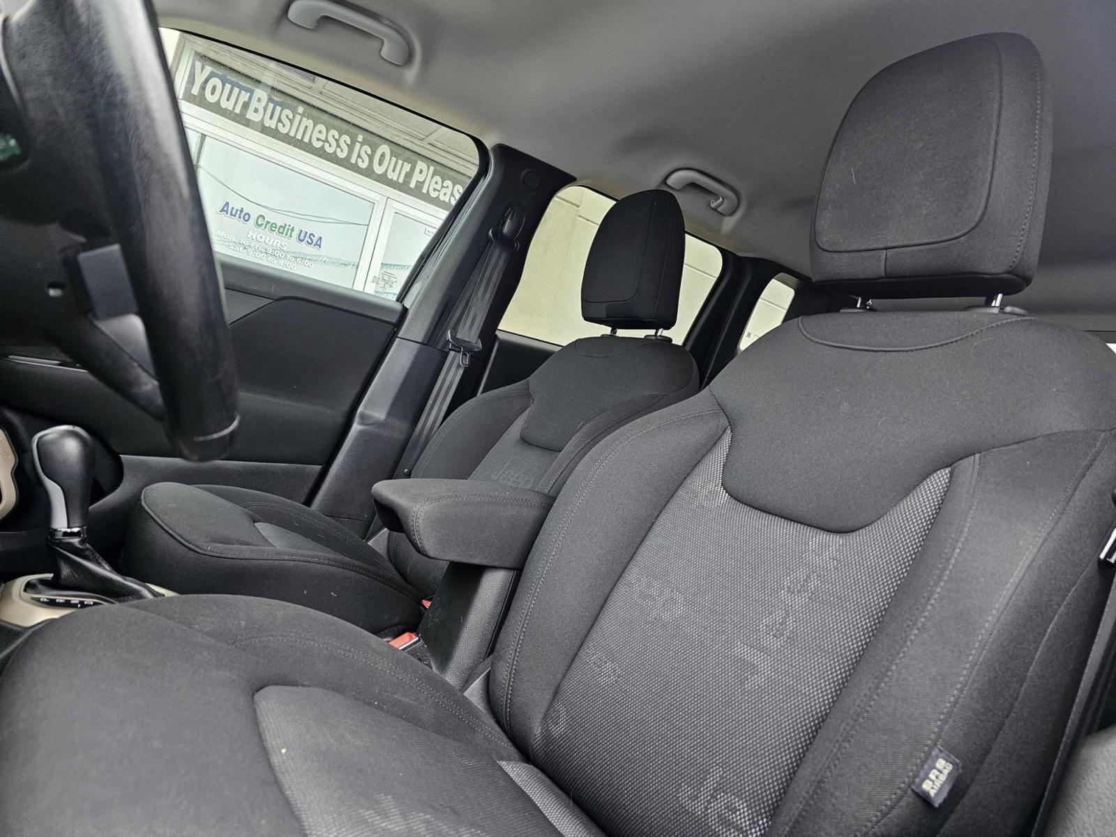 2016 BLACK /BLACK Jeep Renegade Latitude 4WD (ZACCJBBT4GP) with an 2.4L L4 DOHC 16V engine, 6M transmission, located at 502 South Main Street, Columbia City, IN, 46725, (260) 244-4645, 41.151382, -85.490578 - Photo#5