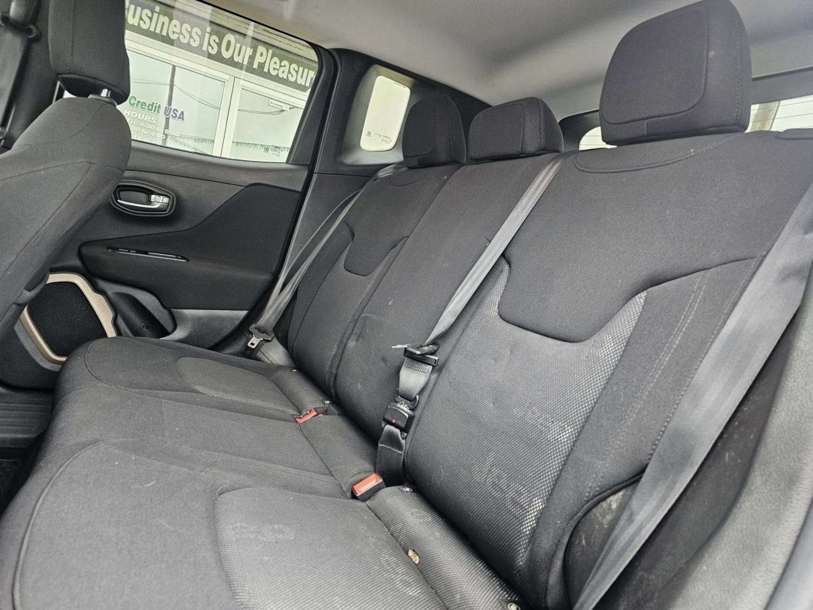 2016 BLACK /BLACK Jeep Renegade Latitude 4WD (ZACCJBBT4GP) with an 2.4L L4 DOHC 16V engine, 6M transmission, located at 502 South Main Street, Columbia City, IN, 46725, (260) 244-4645, 41.151382, -85.490578 - Photo#4
