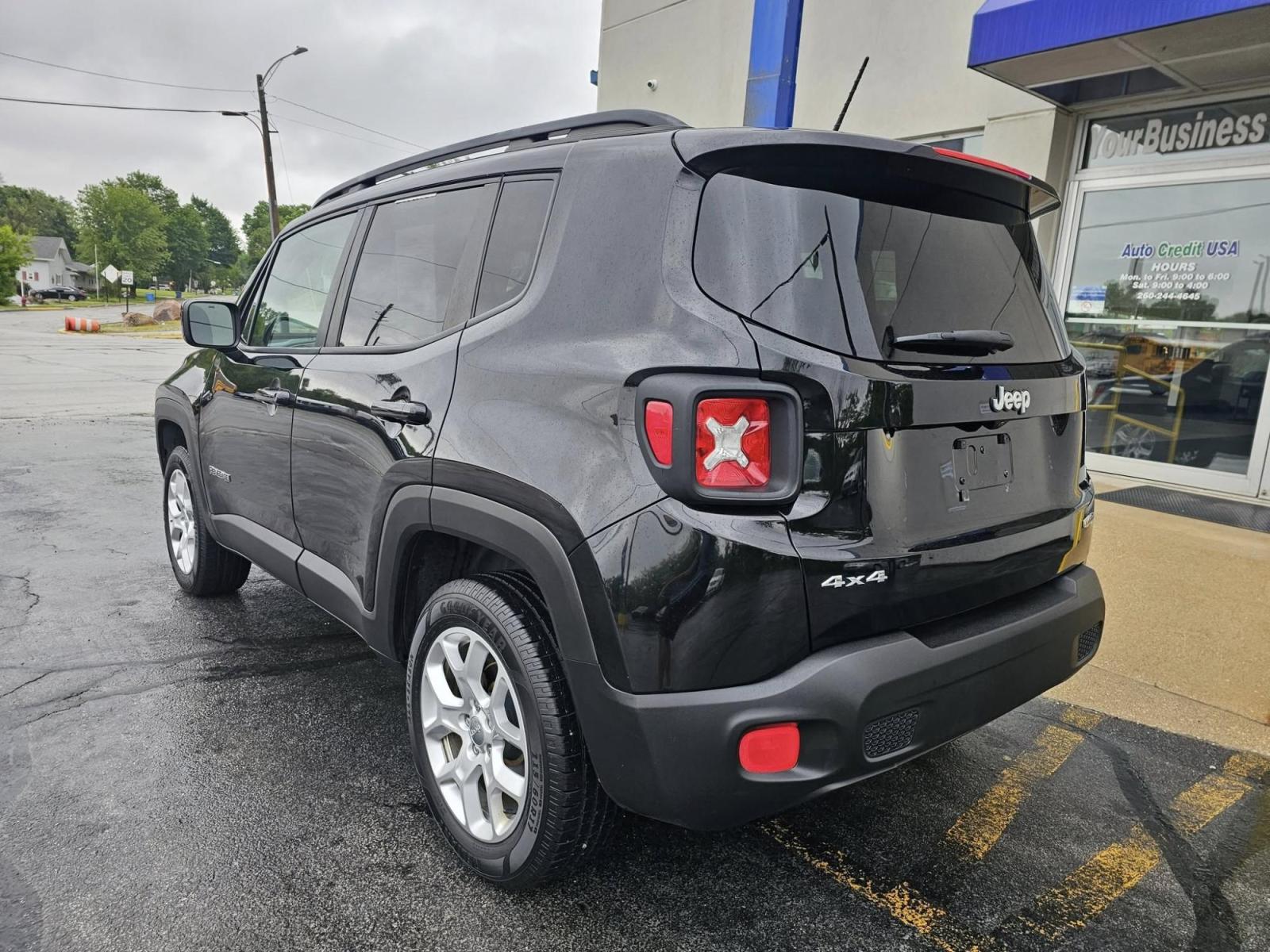 2016 BLACK /BLACK Jeep Renegade Latitude 4WD (ZACCJBBT4GP) with an 2.4L L4 DOHC 16V engine, 6M transmission, located at 502 South Main Street, Columbia City, IN, 46725, (260) 244-4645, 41.151382, -85.490578 - Photo#3
