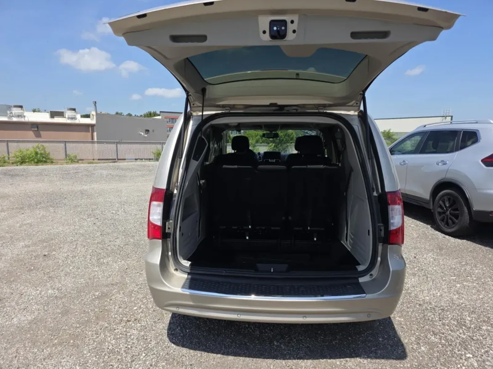 2016 Chrysler TOWN and COUNTRY TOURI (2C4RC1BG4GR) with an Other engine, located at 15 Petro Dr, Warsaw, IN, 46582, (574) 306-0055, 41.273563, -85.857544 - **Discover Your Next Adventure with the 2016 Chrysler Town and Country Touring! Perfect for Families and Road Trips!**<br /> <br /> Are you a growing family in need of a spacious and reliable vehicle? Or perhaps you're searching for the perfect ride for weekend getaways? Look no further! The 2016 - Photo#7