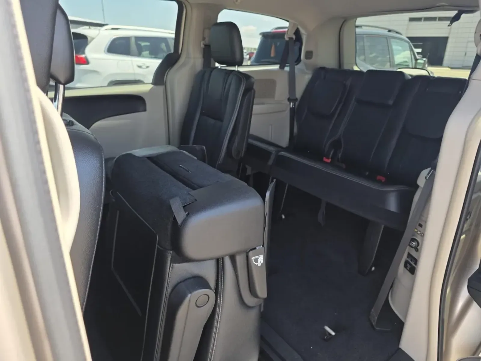 2016 Chrysler TOWN and COUNTRY TOURI (2C4RC1BG4GR) with an Other engine, located at 15 Petro Dr, Warsaw, IN, 46582, (574) 306-0055, 41.273563, -85.857544 - **Discover Your Next Adventure with the 2016 Chrysler Town and Country Touring! Perfect for Families and Road Trips!**<br /> <br /> Are you a growing family in need of a spacious and reliable vehicle? Or perhaps you're searching for the perfect ride for weekend getaways? Look no further! The 2016 - Photo#7