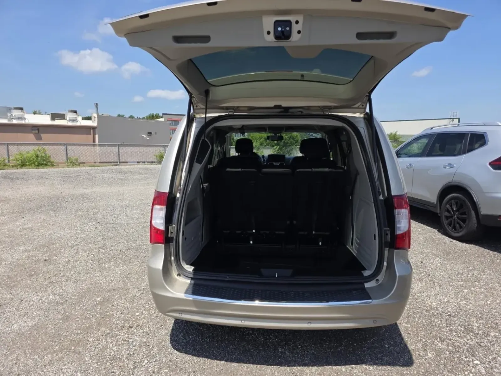 2016 Chrysler TOWN and COUNTRY TOURI (2C4RC1BG4GR) with an Other engine, located at 15 Petro Dr, Warsaw, IN, 46582, (574) 306-0055, 41.273563, -85.857544 - **Discover Your Next Adventure with the 2016 Chrysler Town and Country Touring! Perfect for Families and Road Trips!**<br /> <br /> Are you a growing family in need of a spacious and reliable vehicle? Or perhaps you're searching for the perfect ride for weekend getaways? Look no further! The 2016 - Photo#8