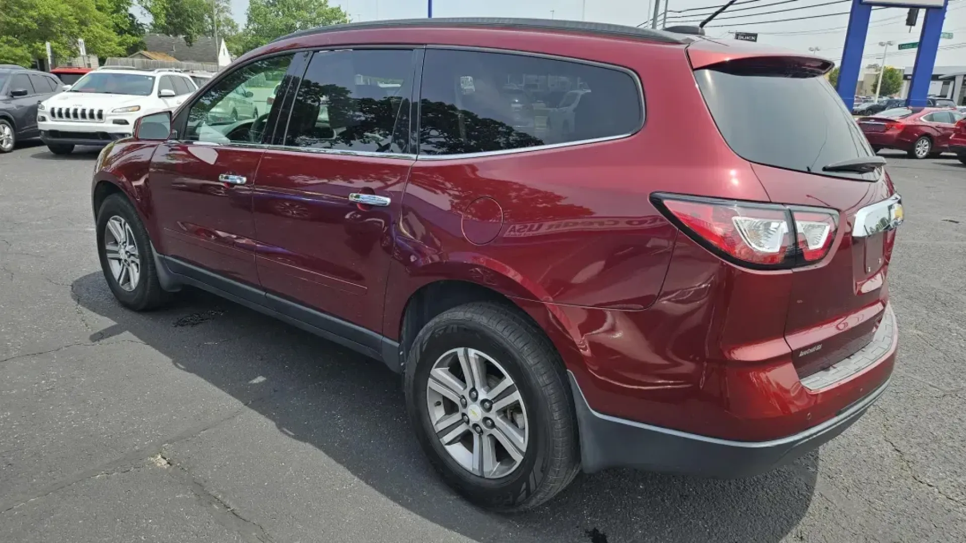 2016 Chevrolet TRAVERSE 1LT (1GNKRGKD1GJ) with an Other engine, located at 5744 Central Avenue, Toledo, OH, 43615, (419) 724-0130, 41.676781, -83.682137 - 2016 Chevrolet TRAVERSE 1LT - Photo#2