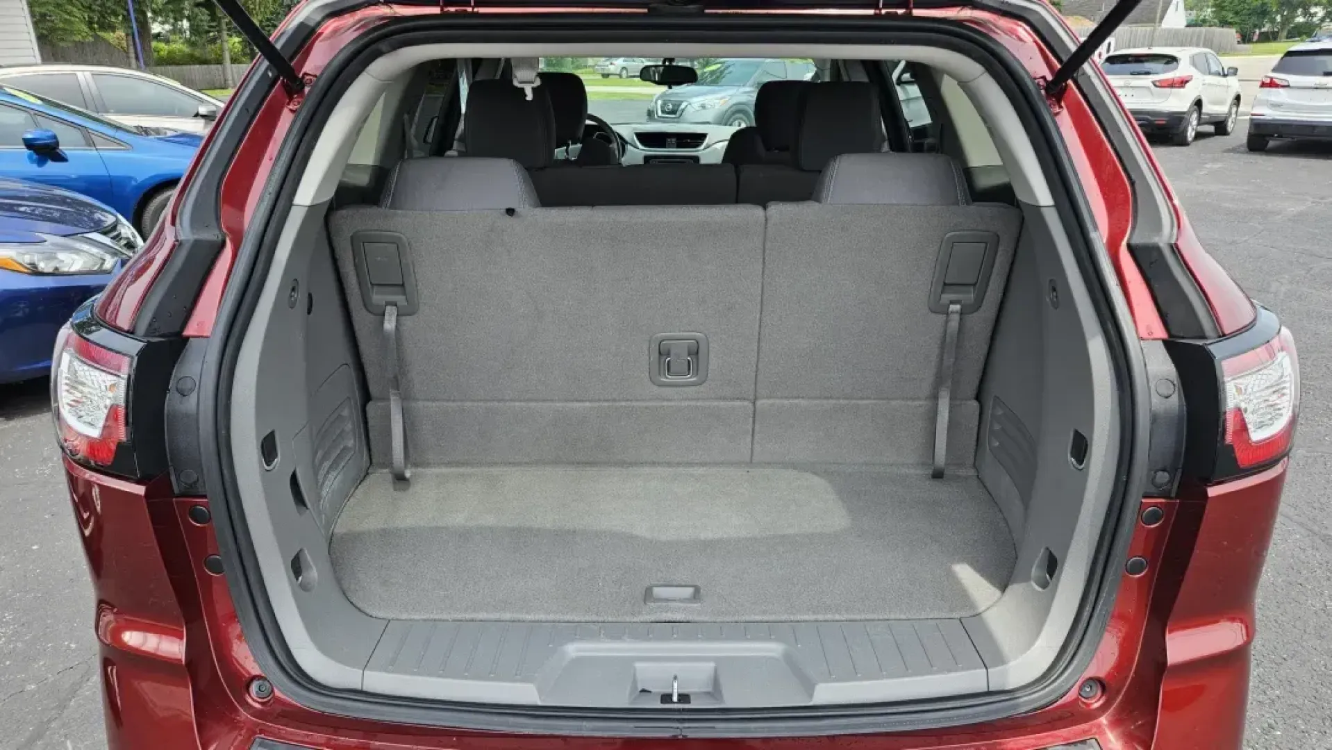 2016 Chevrolet TRAVERSE 1LT (1GNKRGKD1GJ) with an Other engine, located at 5744 Central Avenue, Toledo, OH, 43615, (419) 724-0130, 41.676781, -83.682137 - 2016 Chevrolet TRAVERSE 1LT - Photo#4