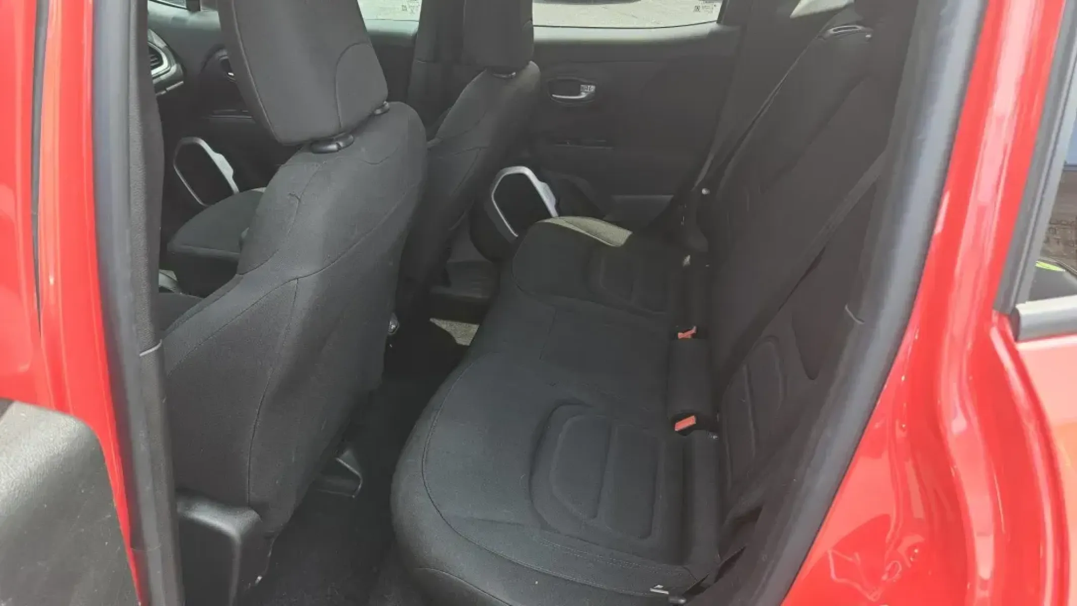 2018 Jeep RENEGADE LATITUDE (ZACCJABB9JP) with an Other engine, located at 5744 Central Avenue, Toledo, OH, 43615, (419) 724-0130, 41.676781, -83.682137 - **Unleash Your Adventurous Spirit with a 2018 Jeep Renegade Latitude! Perfect for Weekend Explorations!**<br /> <br /> Are you ready to elevate your weekend adventures and weekday commutes? Look no further than the striking 2018 Jeep Renegade Latitude, available now at Auto Credit in Toledo, OH! Thi - Photo#6