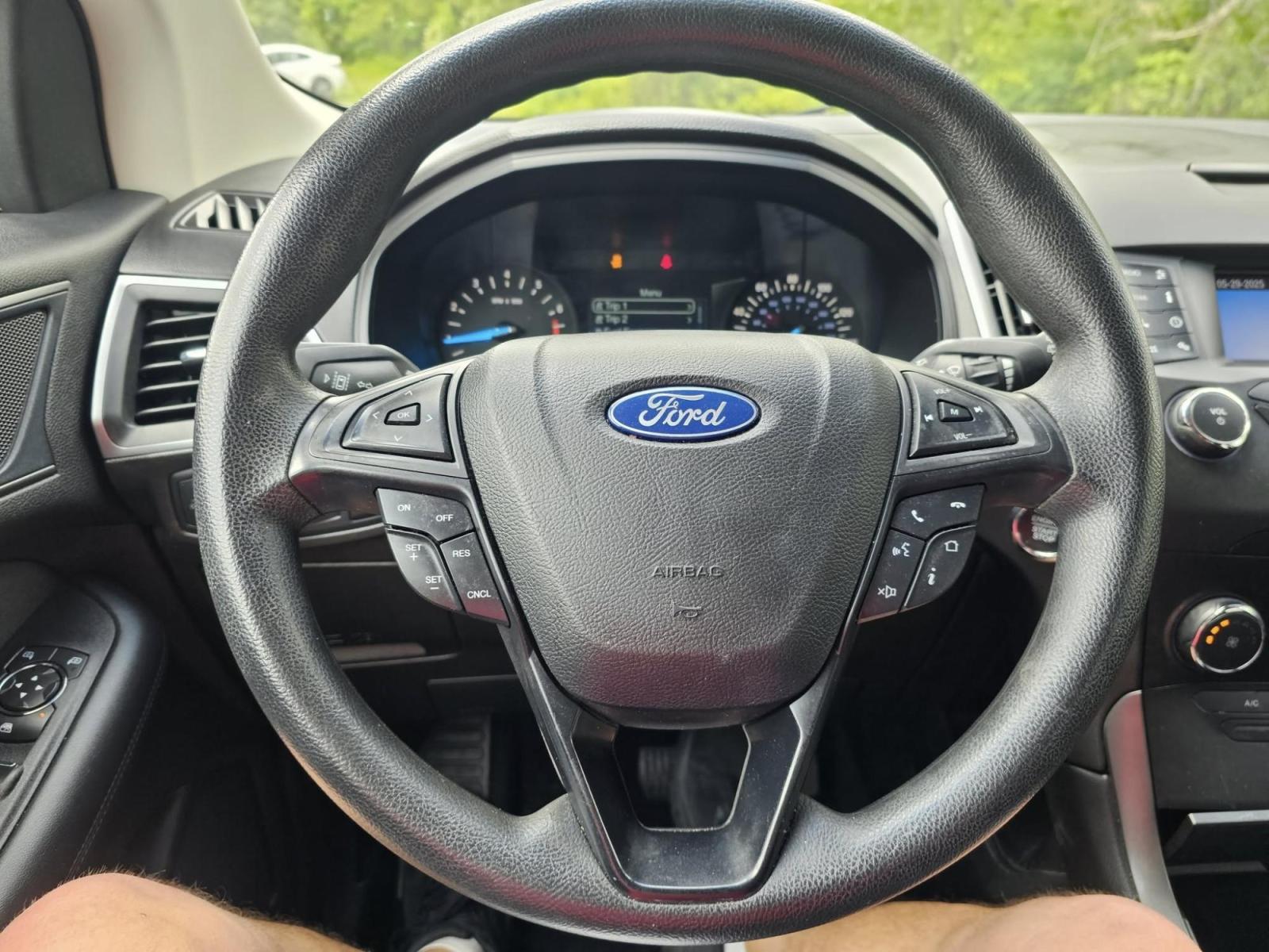2019 WHITE /BLACK Ford Edge SE FWD (2FMPK3G92KB) with an 2.0L L4 DOHC 16V engine, 6A transmission, located at 502 South Main Street, Columbia City, IN, 46725, (260) 244-4645, 41.151382, -85.490578 - Photo#6