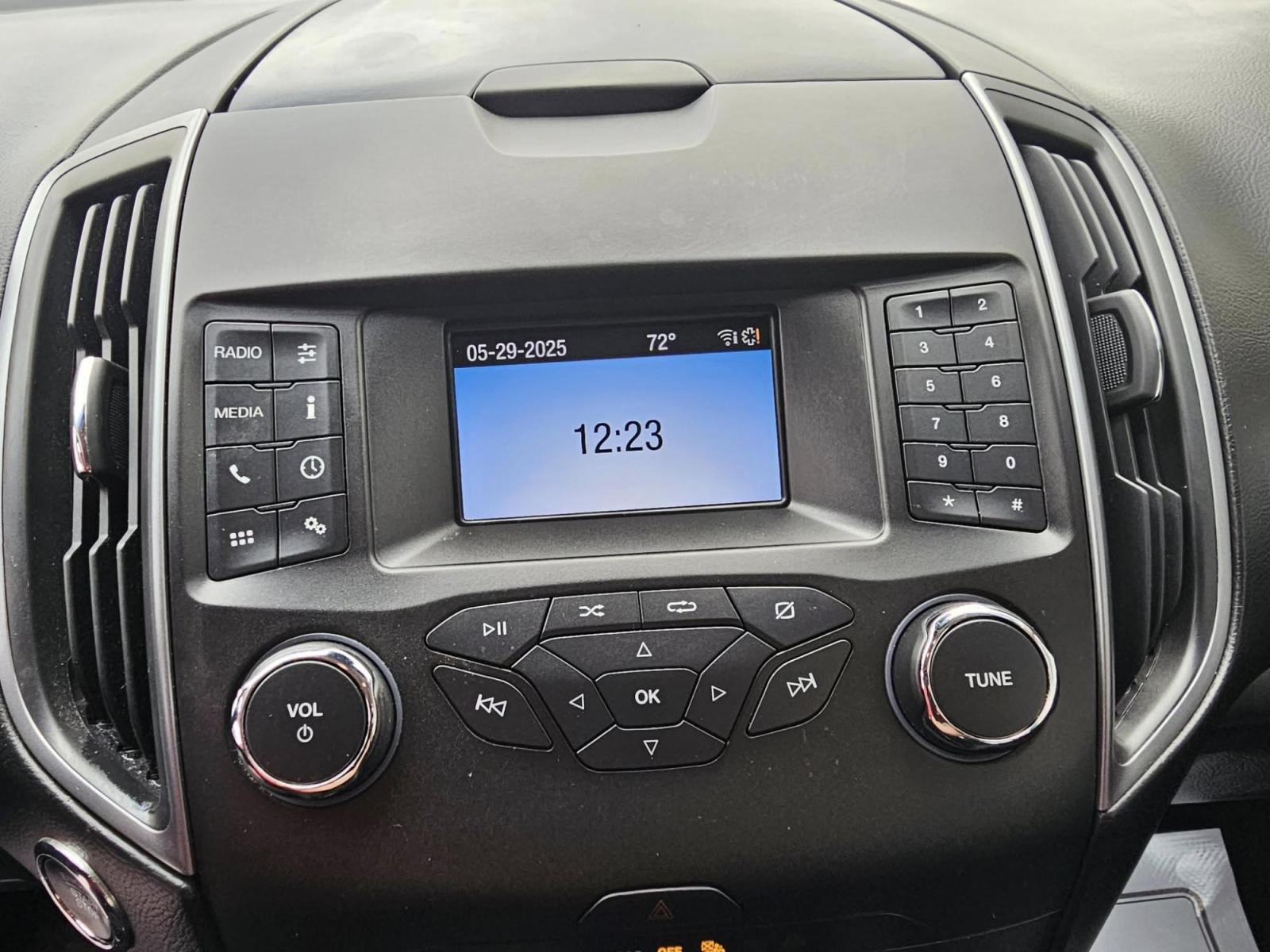 2019 WHITE /BLACK Ford Edge SE FWD (2FMPK3G92KB) with an 2.0L L4 DOHC 16V engine, 6A transmission, located at 502 South Main Street, Columbia City, IN, 46725, (260) 244-4645, 41.151382, -85.490578 - Photo#7