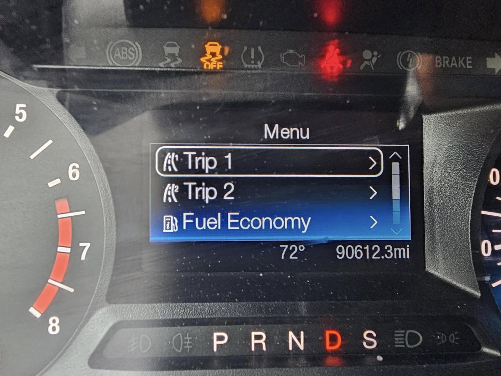 2019 WHITE /BLACK Ford Edge SE FWD (2FMPK3G92KB) with an 2.0L L4 DOHC 16V engine, 6A transmission, located at 502 South Main Street, Columbia City, IN, 46725, (260) 244-4645, 41.151382, -85.490578 - Photo#8