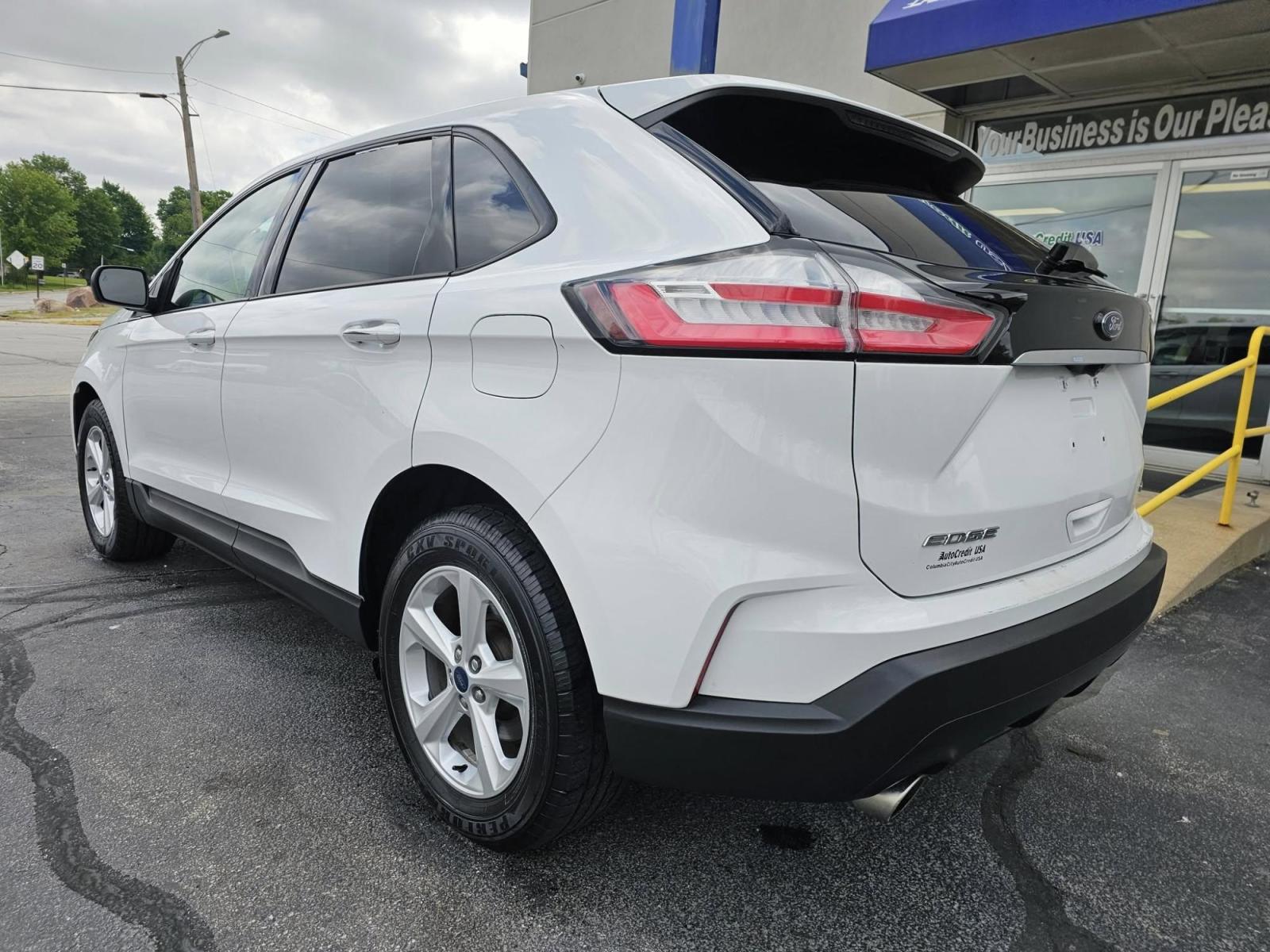 2019 WHITE /BLACK Ford Edge SE FWD (2FMPK3G92KB) with an 2.0L L4 DOHC 16V engine, 6A transmission, located at 502 South Main Street, Columbia City, IN, 46725, (260) 244-4645, 41.151382, -85.490578 - Photo#3