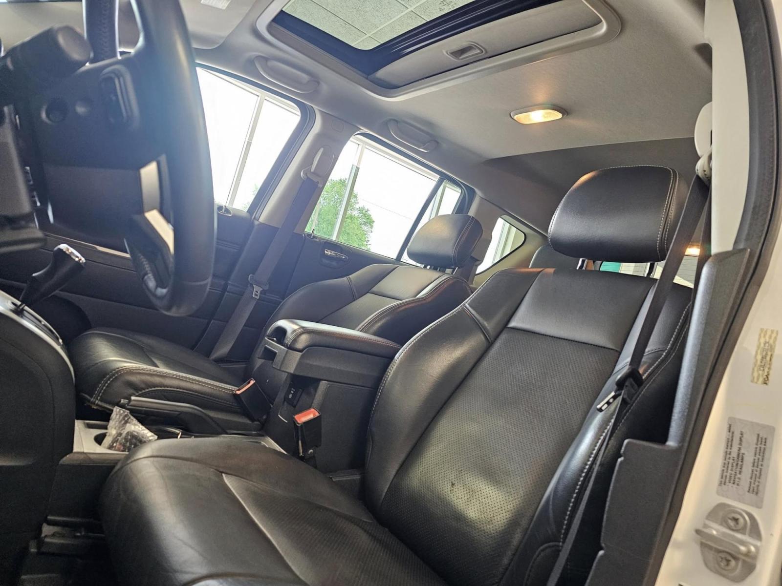2016 WHITE Jeep COMPASS LATITUDE (1C4NJDEB9GD) with an Other engine, located at 502 South Main Street, Columbia City, IN, 46725, (260) 244-4645, 41.151382, -85.490578 - 2016 Jeep COMPASS LATITUDE - Photo#5