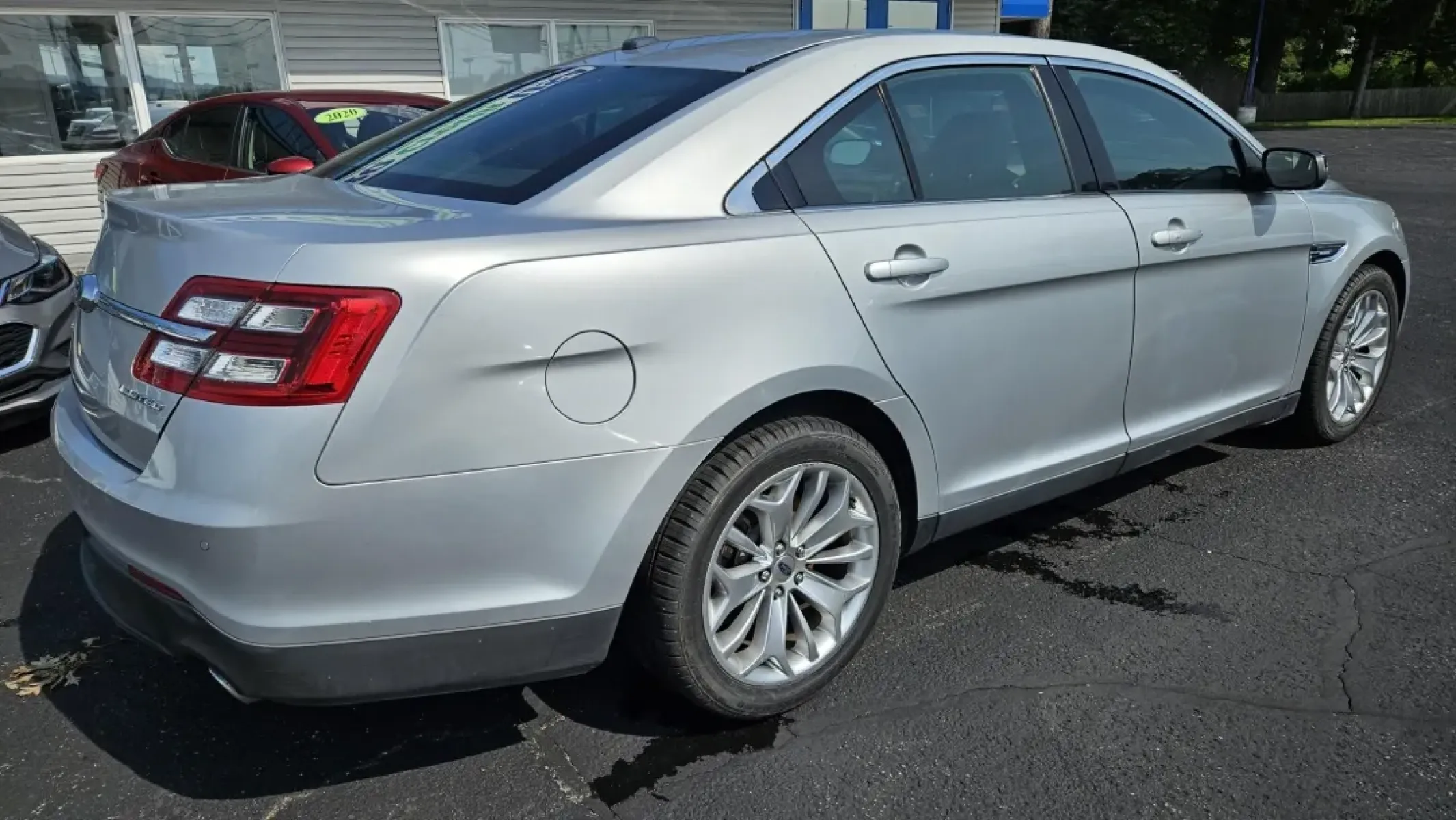 2019 Ford TAURUS LIMITED (1FAHP2F82KG) with an Other engine, located at 5744 Central Avenue, Toledo, OH, 43615, (419) 724-0130, 41.676781, -83.682137 - Discover the perfect blend of style, comfort, and reliability with this stunning 2019 Ford Taurus Limited, available now at Auto Credit in Toledo, Ohio. Whether you're commuting to work, taking the kids to school, or planning a weekend getaway, this sedan is designed to enhance your driving experien - Photo#3