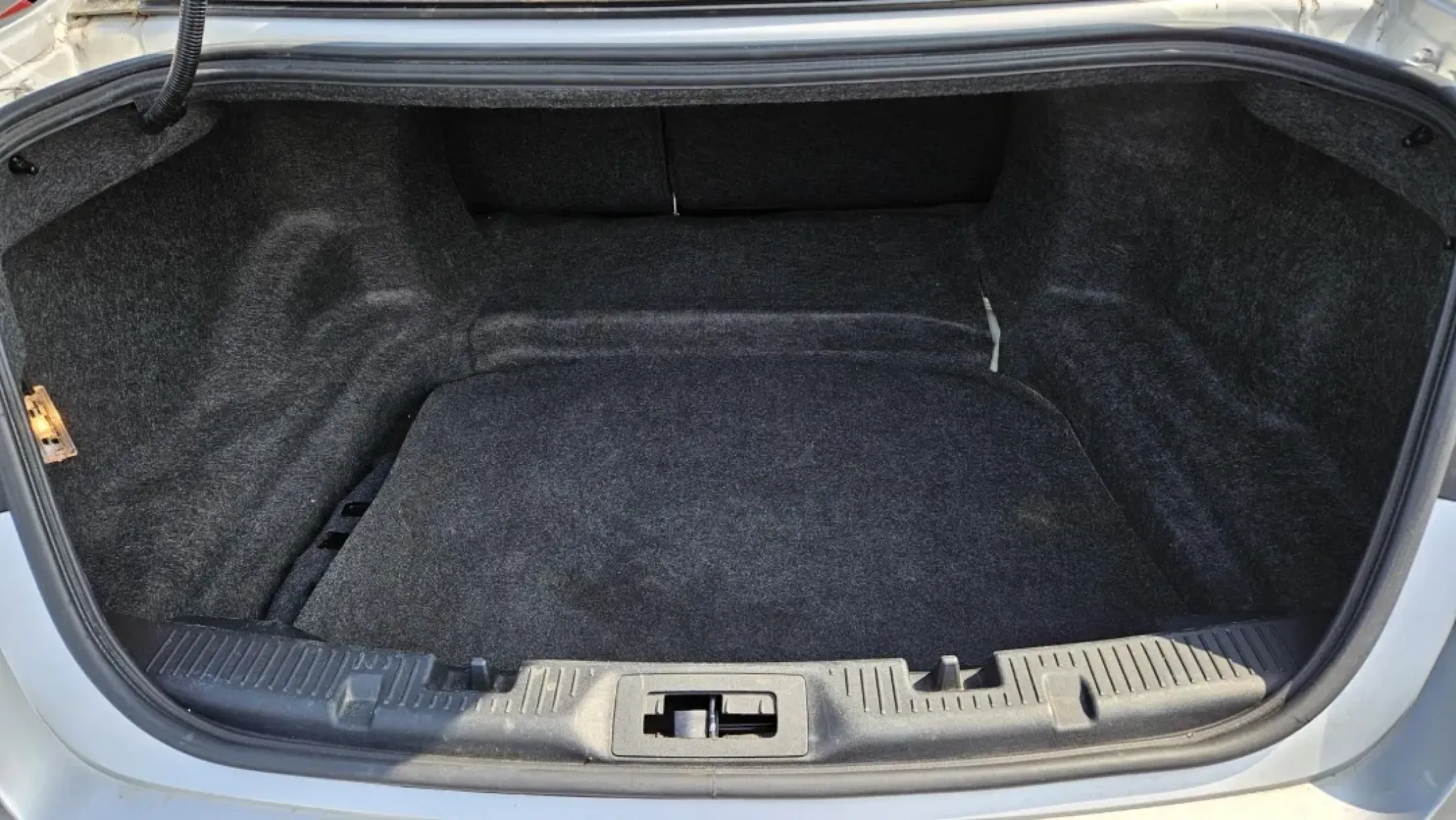 2019 Ford TAURUS LIMITED (1FAHP2F82KG) with an Other engine, located at 5744 Central Avenue, Toledo, OH, 43615, (419) 724-0130, 41.676781, -83.682137 - Discover the perfect blend of style, comfort, and reliability with this stunning 2019 Ford Taurus Limited, available now at Auto Credit in Toledo, Ohio. Whether you're commuting to work, taking the kids to school, or planning a weekend getaway, this sedan is designed to enhance your driving experien - Photo#4