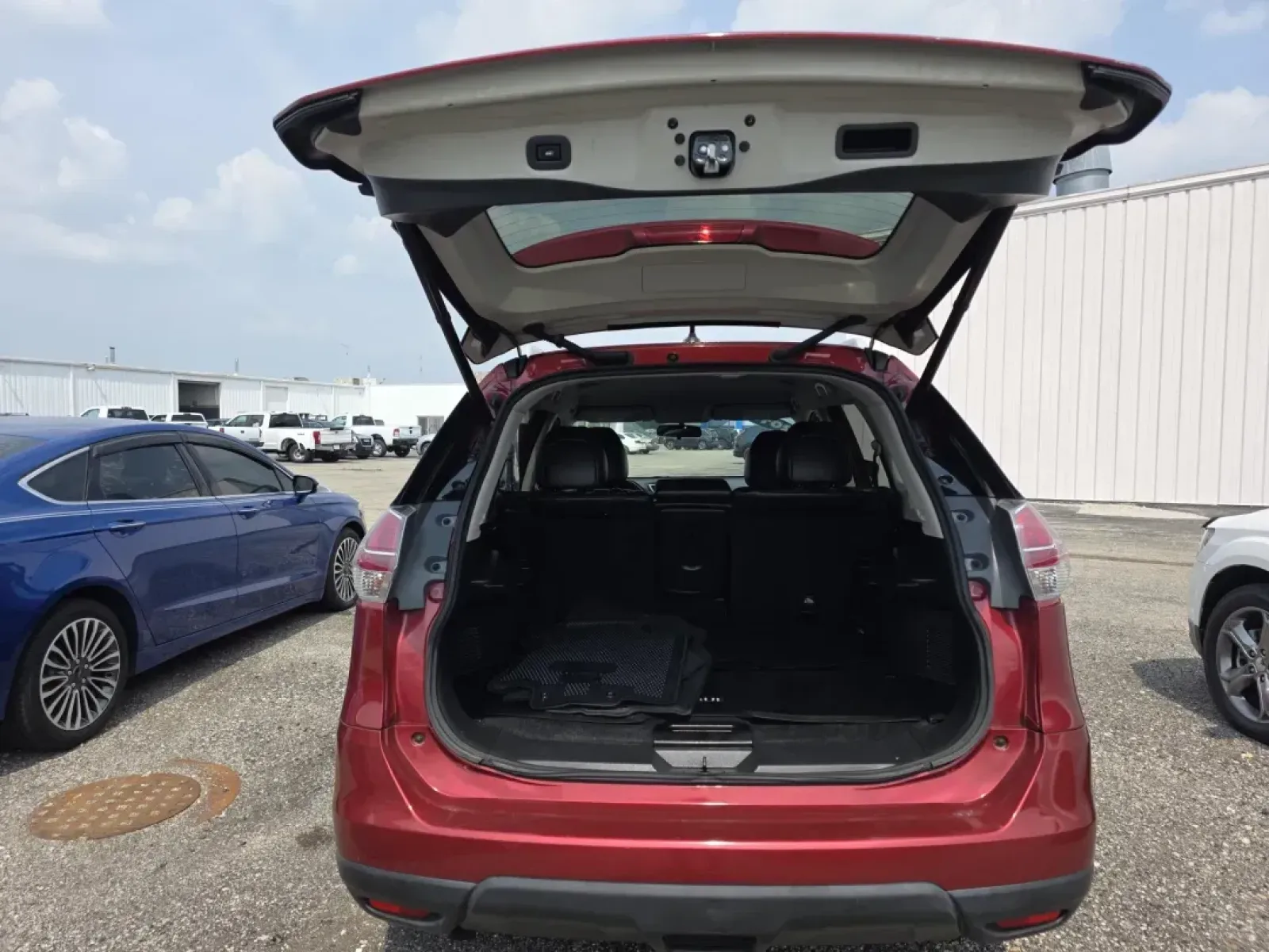 2016 Nissan ROGUE S; SL; SV (5N1AT2MT2GC) with an Other engine, located at 15 Petro Dr, Warsaw, IN, 46582, (574) 306-0055, 41.273563, -85.857544 - **Adventure Awaits: Discover the 2016 Nissan Rogue in Warsaw, IN!**<br /> <br /> Are you ready to elevate your lifestyle with a perfect blend of comfort, versatility, and style? The 2016 Nissan Rogue is not just a car; it's your partner for life's journeys-whether you're embarking on a family road t - Photo#6