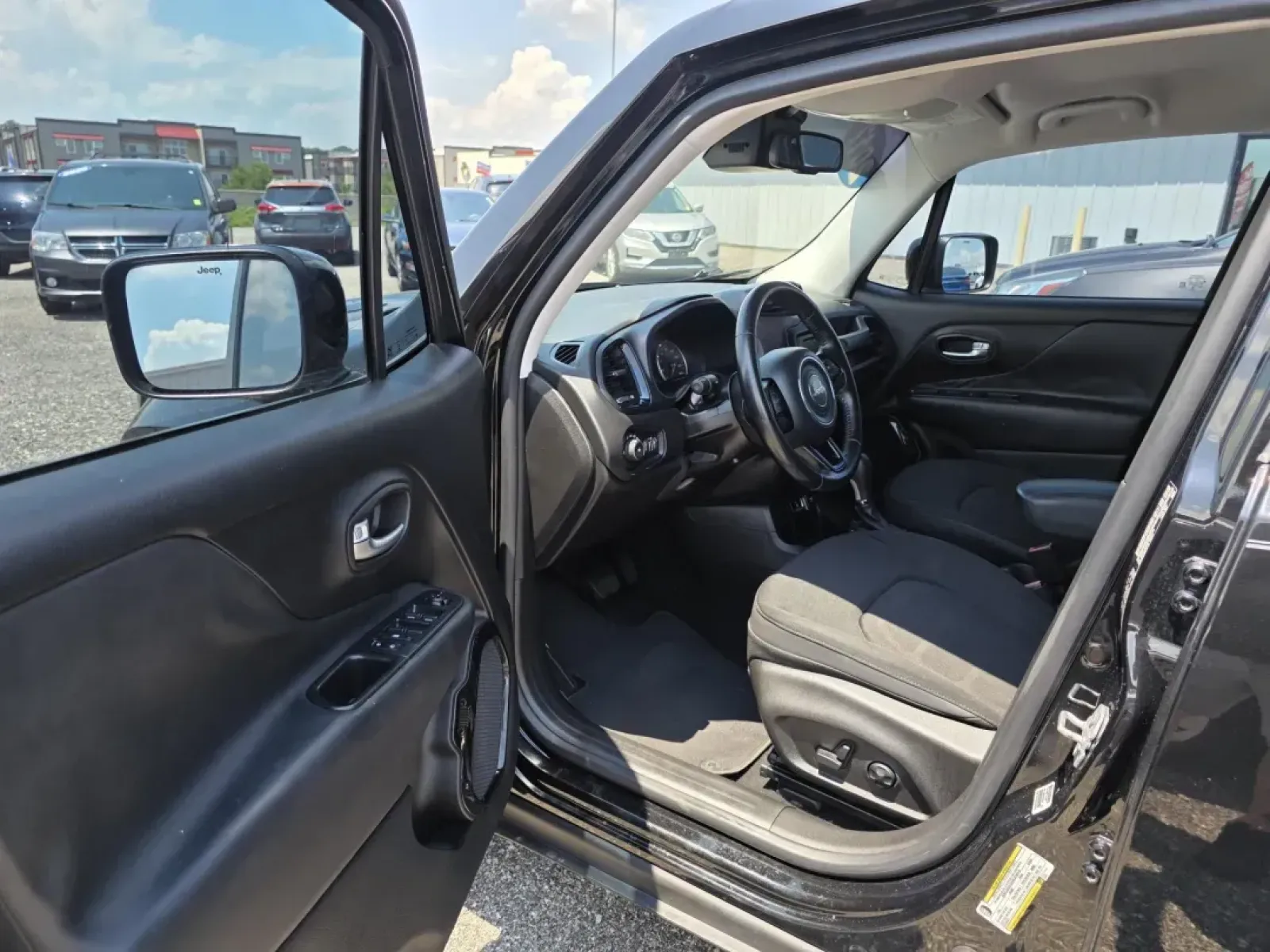 2017 Jeep RENEGADE LATITUDE (ZACCJABB9HP) with an Other engine, located at 15 Petro Dr, Warsaw, IN, 46582, (574) 306-0055, 41.273563, -85.857544 - **Explore New Adventures with the 2017 Jeep Renegade Latitude Perfect for Your Next Journey!**<br /> <br /> Are you ready for adventure? Whether you're hitting the open road for a weekend getaway, navigating the daily commute, or just enjoying the freedom of the great outdoors, the 2017 Jeep Renega - Photo#2