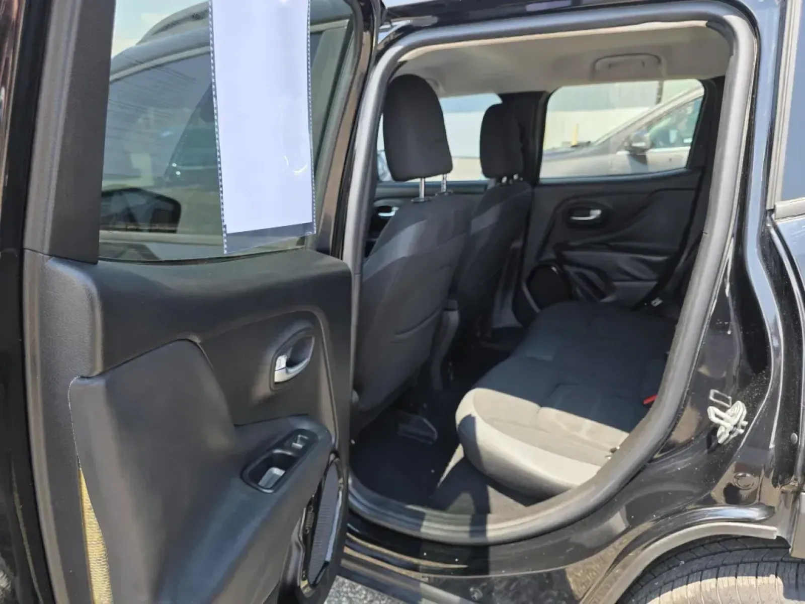 2017 Jeep RENEGADE LATITUDE (ZACCJABB9HP) with an Other engine, located at 15 Petro Dr, Warsaw, IN, 46582, (574) 306-0055, 41.273563, -85.857544 - **Explore New Adventures with the 2017 Jeep Renegade Latitude Perfect for Your Next Journey!**<br /> <br /> Are you ready for adventure? Whether you're hitting the open road for a weekend getaway, navigating the daily commute, or just enjoying the freedom of the great outdoors, the 2017 Jeep Renega - Photo#5