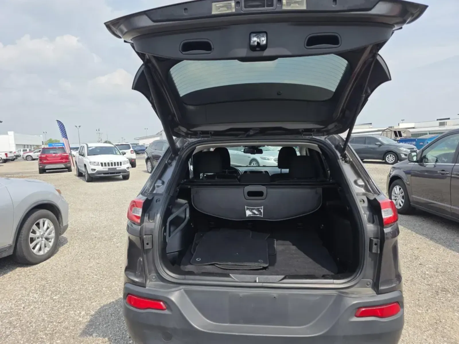 2016 Jeep CHEROKEE LATITUDE (1C4PJLCB7GW) with an Other engine, located at 15 Petro Dr, Warsaw, IN, 46582, (574) 306-0055, 41.273563, -85.857544 - 2016 Jeep CHEROKEE LATITUDE - Photo#6