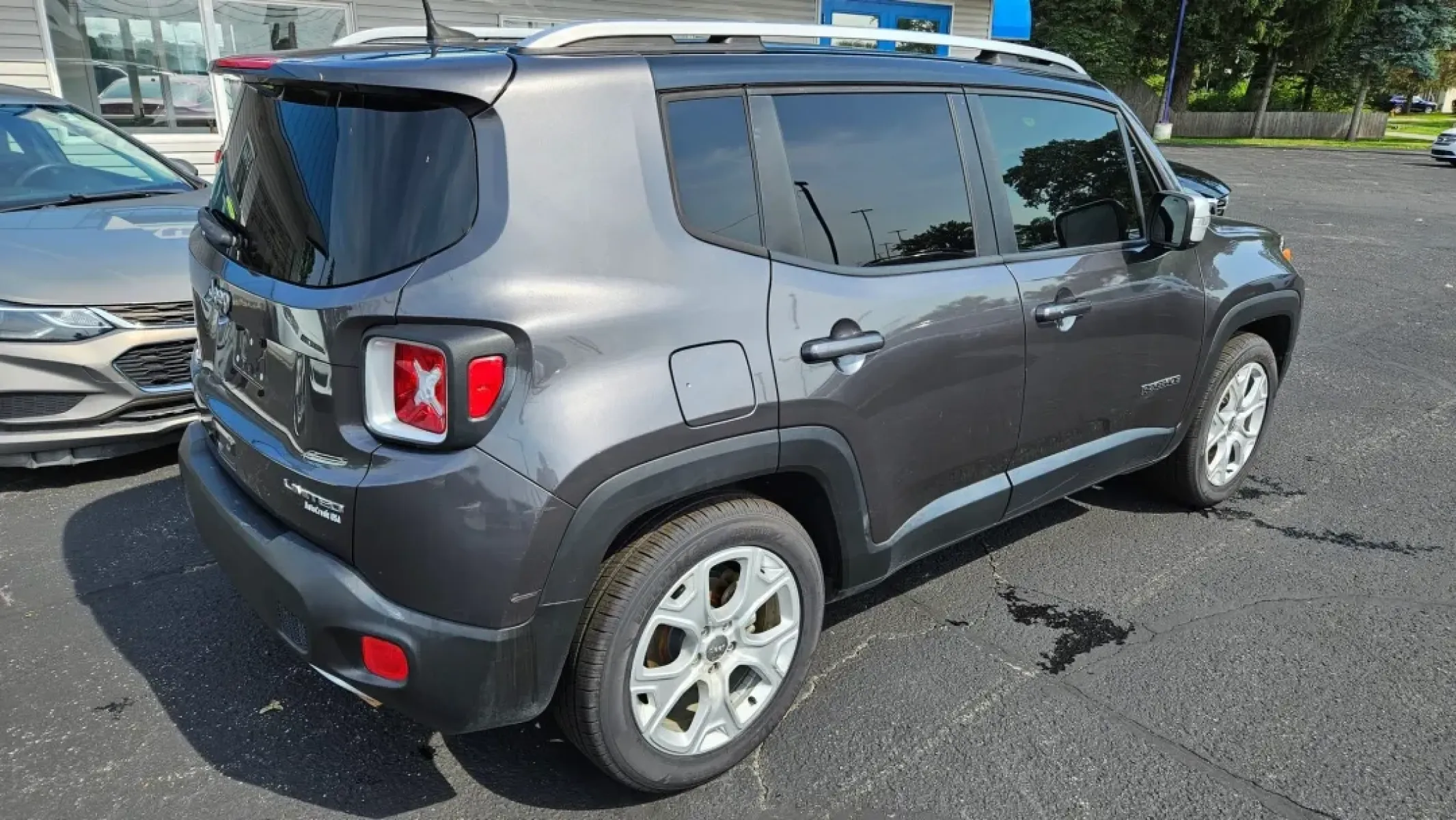 2018 Jeep Renegade (ZACCJADB7JP) with an Other engine, located at 5744 Central Avenue, Toledo, OH, 43615, (419) 724-0130, 41.676781, -83.682137 - Are you ready to elevate your weekend adventures or tackle daily commutes with confidence? Look no further! This 2018 Jeep Renegade Limited is not just a vehicle; it's your ticket to a lifestyle filled with exploration and comfort. With its robust SUV body and sleek gray exterior, this Renegade is p - Photo#4