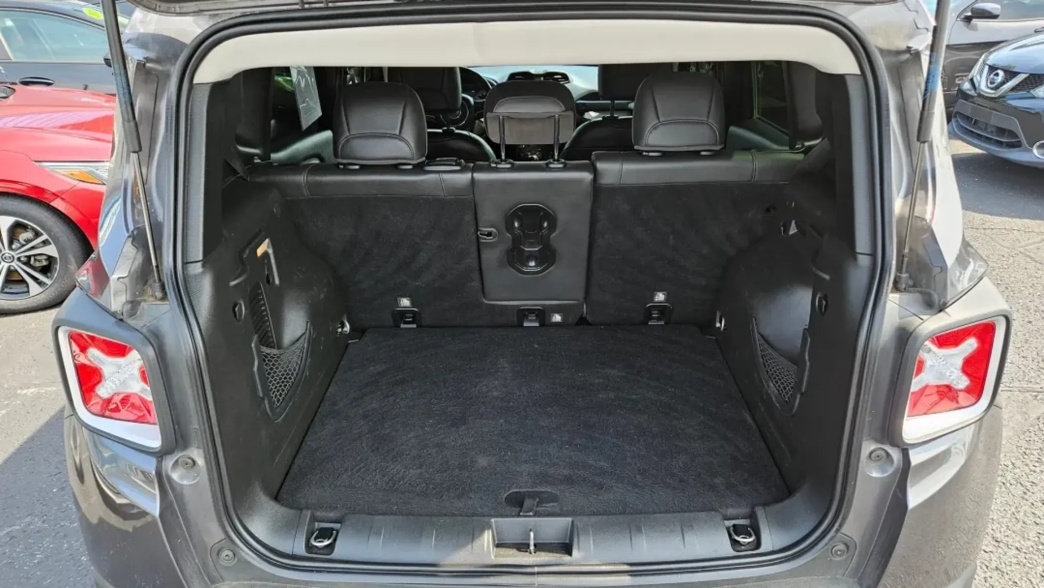 2018 Jeep Renegade (ZACCJADB7JP) with an Other engine, located at 5744 Central Avenue, Toledo, OH, 43615, (419) 724-0130, 41.676781, -83.682137 - Are you ready to elevate your weekend adventures or tackle daily commutes with confidence? Look no further! This 2018 Jeep Renegade Limited is not just a vehicle; it's your ticket to a lifestyle filled with exploration and comfort. With its robust SUV body and sleek gray exterior, this Renegade is p - Photo#5