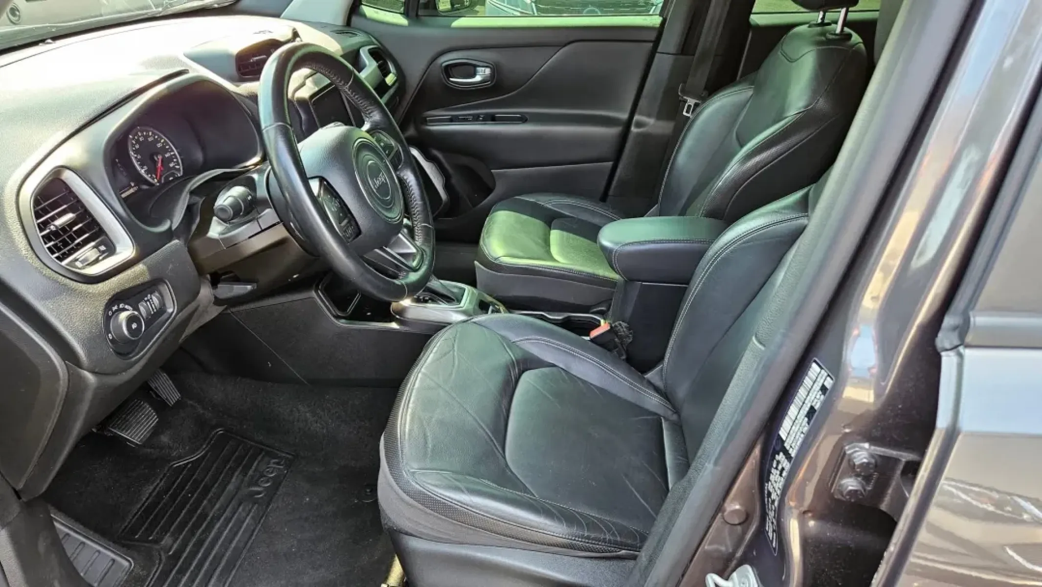 2018 Jeep Renegade (ZACCJADB7JP) with an Other engine, located at 5744 Central Avenue, Toledo, OH, 43615, (419) 724-0130, 41.676781, -83.682137 - Are you ready to elevate your weekend adventures or tackle daily commutes with confidence? Look no further! This 2018 Jeep Renegade Limited is not just a vehicle; it's your ticket to a lifestyle filled with exploration and comfort. With its robust SUV body and sleek gray exterior, this Renegade is p - Photo#10