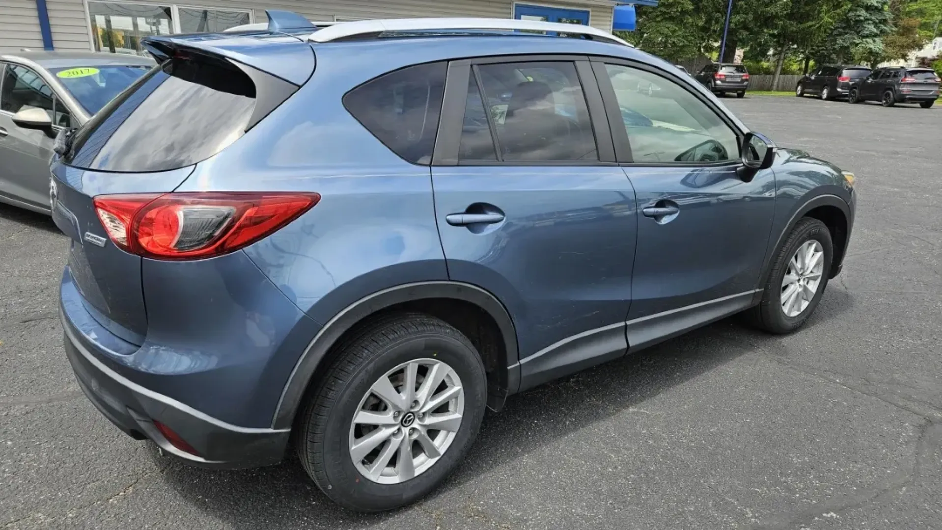 2015 Mazda CX-5 TOURING (JM3KE2CY0F0) with an Other engine, located at 5744 Central Avenue, Toledo, OH, 43615, (419) 724-0130, 41.676781, -83.682137 - **Discover Your Adventure with the 2015 Mazda CX-5 Touring at Auto Credit in Toledo, OH!**<br /> <br /> Are you ready to elevate your family outings or weekend adventures? The 2015 Mazda CX-5 Touring is the perfect blend of versatility and comfort, designed to meet the needs of today's active lifest - Photo#3