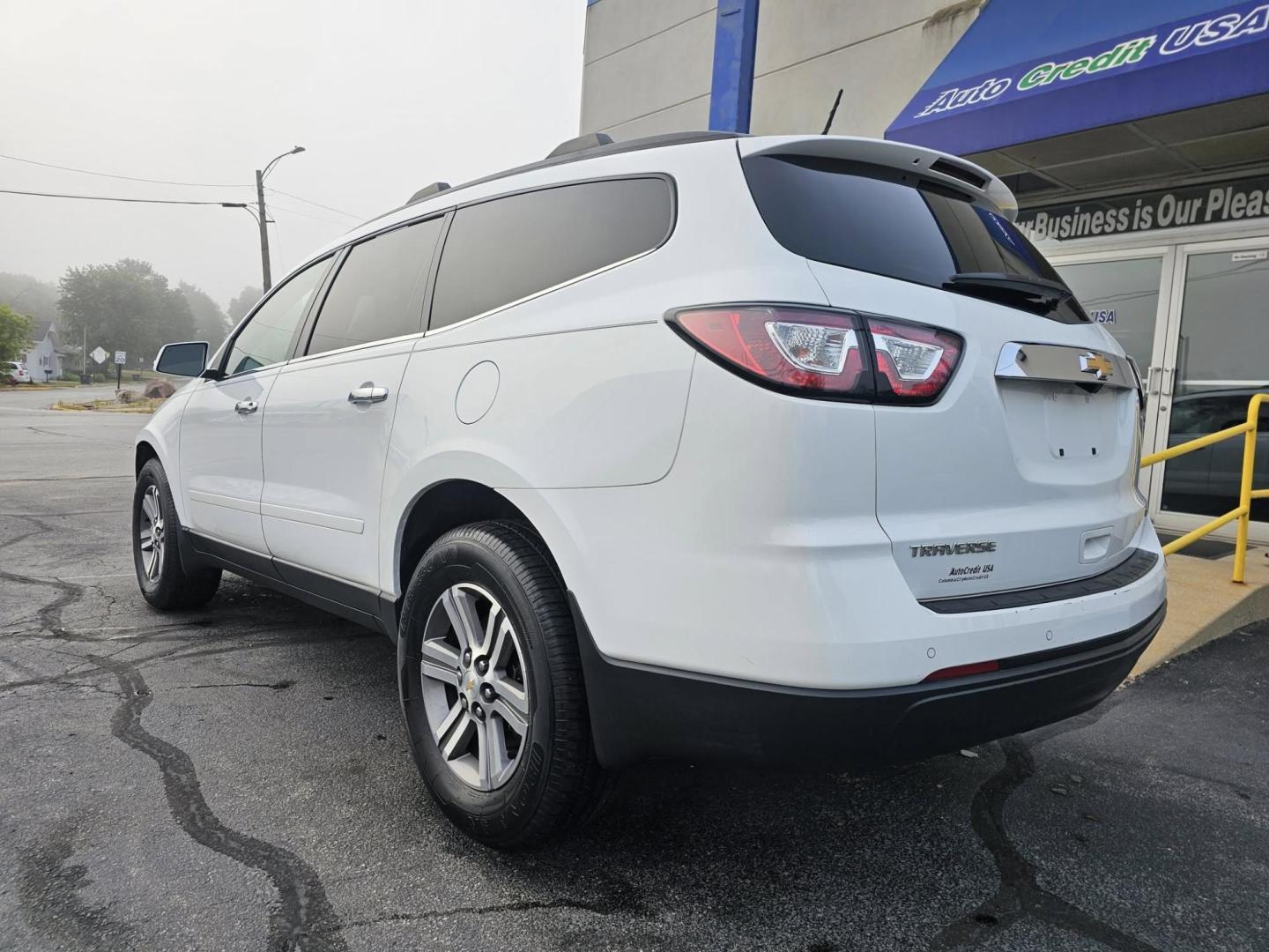 2017 WHITE Chevrolet TRAVERSE (1GNKRGKD7HJ) with an Other engine, located at 502 South Main Street, Columbia City, IN, 46725, (260) 244-4645, 41.151382, -85.490578 - **Adventure Awaits: Discover Your 2017 Chevrolet Traverse at Auto Credit!**<br /> <br /> Are you ready to elevate your family adventures or weekend getaways? Look no further than this stunning 2017 Chevrolet Traverse, available now at Auto Credit in Columbia City, Indiana. This versatile SUV is perf - Photo#3