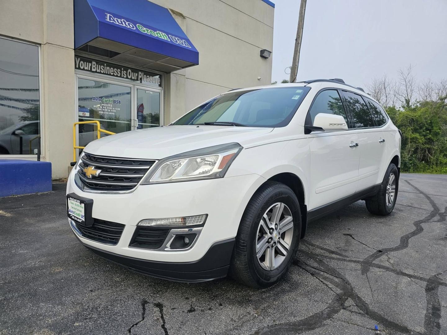 2017 WHITE Chevrolet TRAVERSE (1GNKRGKD7HJ) with an Other engine, located at 502 South Main Street, Columbia City, IN, 46725, (260) 244-4645, 41.151382, -85.490578 - **Adventure Awaits: Discover Your 2017 Chevrolet Traverse at Auto Credit!**<br /> <br /> Are you ready to elevate your family adventures or weekend getaways? Look no further than this stunning 2017 Chevrolet Traverse, available now at Auto Credit in Columbia City, Indiana. This versatile SUV is perf - Photo#0
