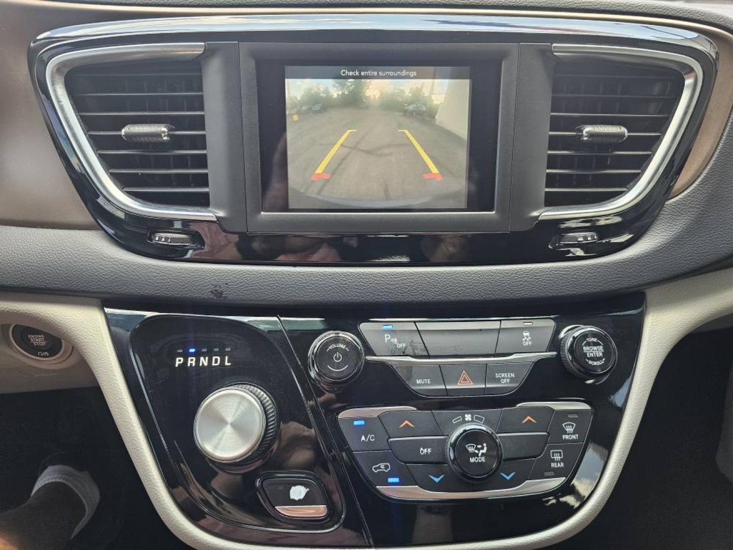 2018 GRAY Chrysler PACIFICA L (2C4RC1AG2JR) with an Other engine, located at 502 South Main Street, Columbia City, IN, 46725, (260) 244-4645, 41.151382, -85.490578 - Rev up your family adventures with this stunning 2018 Chrysler Pacifica L, now available at Auto Credit in Columbia City, Indiana! If you're looking for a spacious, stylish, and reliable van, this Pacifica is your gateway to unforgettable road trips and comfortable daily commutes. With ample space f - Photo#10