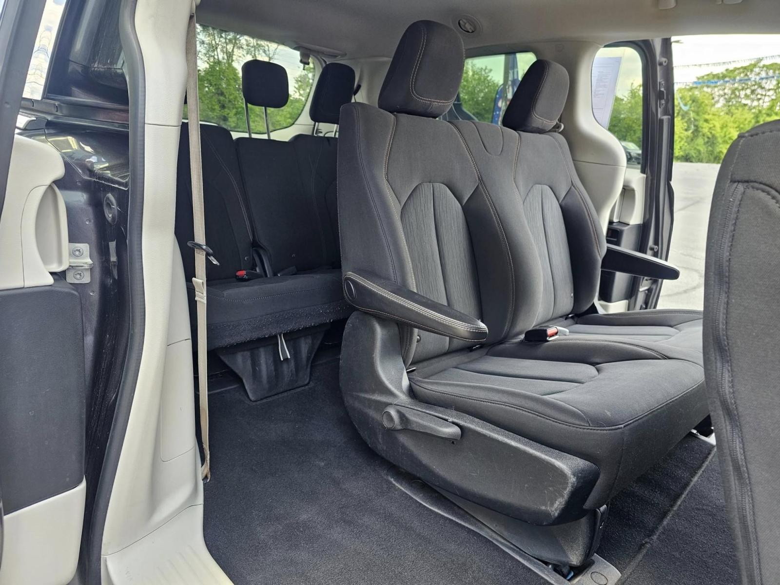 2018 GRAY Chrysler PACIFICA L (2C4RC1AG2JR) with an Other engine, located at 502 South Main Street, Columbia City, IN, 46725, (260) 244-4645, 41.151382, -85.490578 - Rev up your family adventures with this stunning 2018 Chrysler Pacifica L, now available at Auto Credit in Columbia City, Indiana! If you're looking for a spacious, stylish, and reliable van, this Pacifica is your gateway to unforgettable road trips and comfortable daily commutes. With ample space f - Photo#5