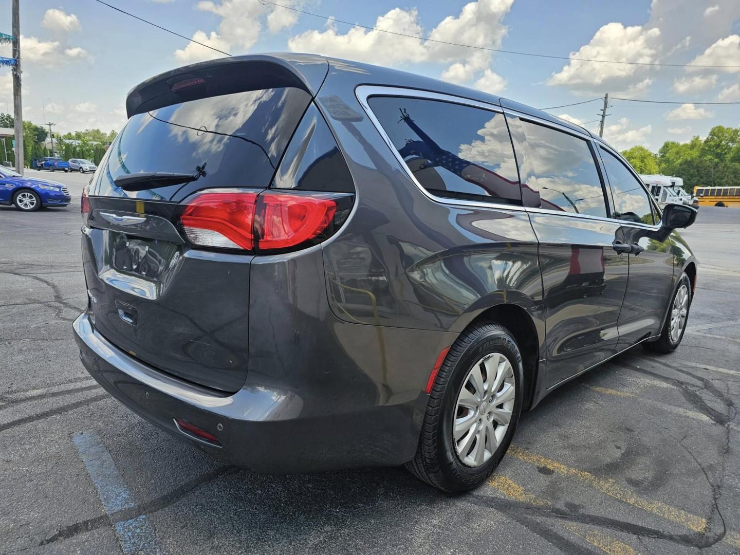 2018 GRAY Chrysler PACIFICA L (2C4RC1AG2JR) with an Other engine, located at 502 South Main Street, Columbia City, IN, 46725, (260) 244-4645, 41.151382, -85.490578 - Rev up your family adventures with this stunning 2018 Chrysler Pacifica L, now available at Auto Credit in Columbia City, Indiana! If you're looking for a spacious, stylish, and reliable van, this Pacifica is your gateway to unforgettable road trips and comfortable daily commutes. With ample space f - Photo#2