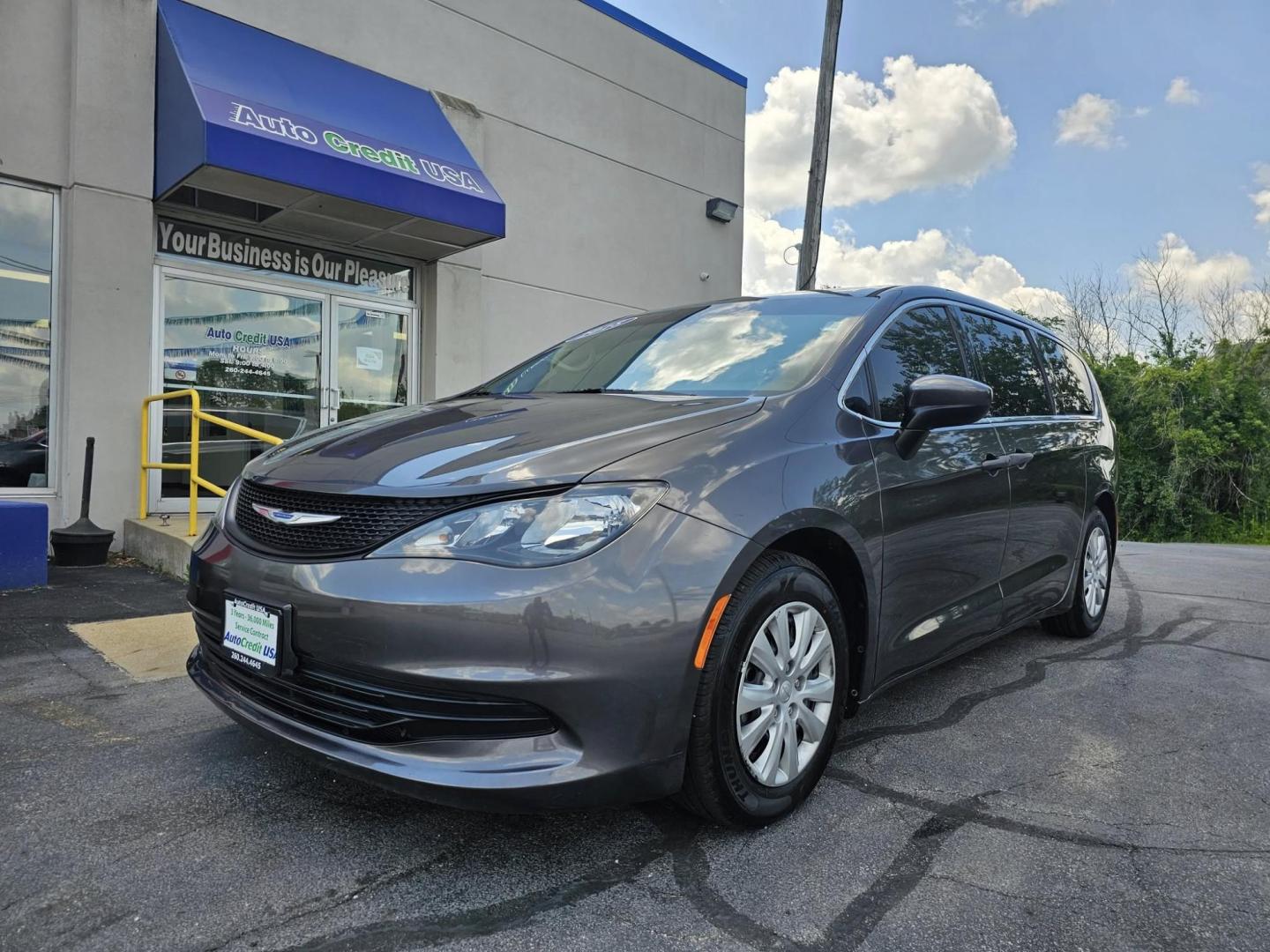 2018 GRAY Chrysler PACIFICA L (2C4RC1AG2JR) with an Other engine, located at 502 South Main Street, Columbia City, IN, 46725, (260) 244-4645, 41.151382, -85.490578 - Rev up your family adventures with this stunning 2018 Chrysler Pacifica L, now available at Auto Credit in Columbia City, Indiana! If you're looking for a spacious, stylish, and reliable van, this Pacifica is your gateway to unforgettable road trips and comfortable daily commutes. With ample space f - Photo#0