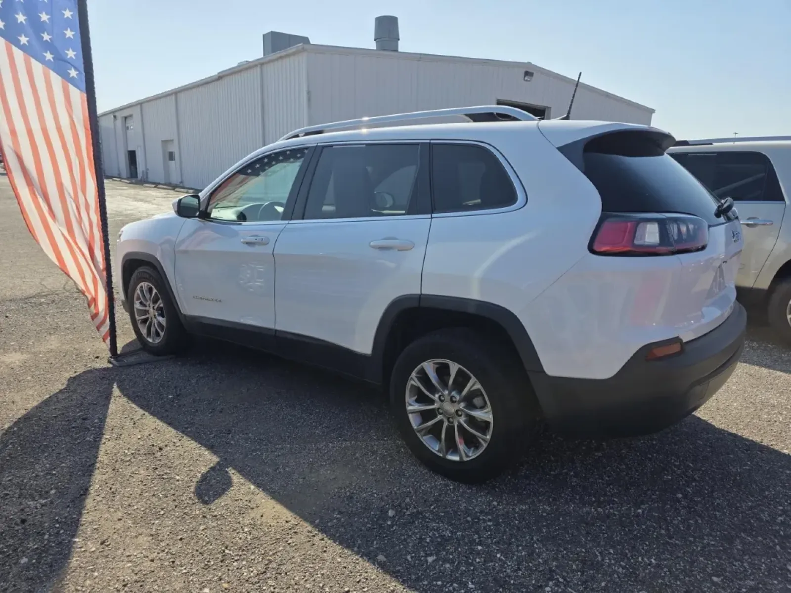 2019 Jeep Cherokee (1C4PJLLB7KD) with an Other engine, located at 15 Petro Dr, Warsaw, IN, 46582, (574) 306-0055, 41.273563, -85.857544 - Adventure awaits with this 2019 Jeep Cherokee, a perfect blend of rugged capability and urban sophistication designed for the modern explorer. Whether you're navigating through the bustling streets of Warsaw, IN, or seeking out hidden trails in nearby Winona Lake, this crossover is your ideal partne - Photo#1