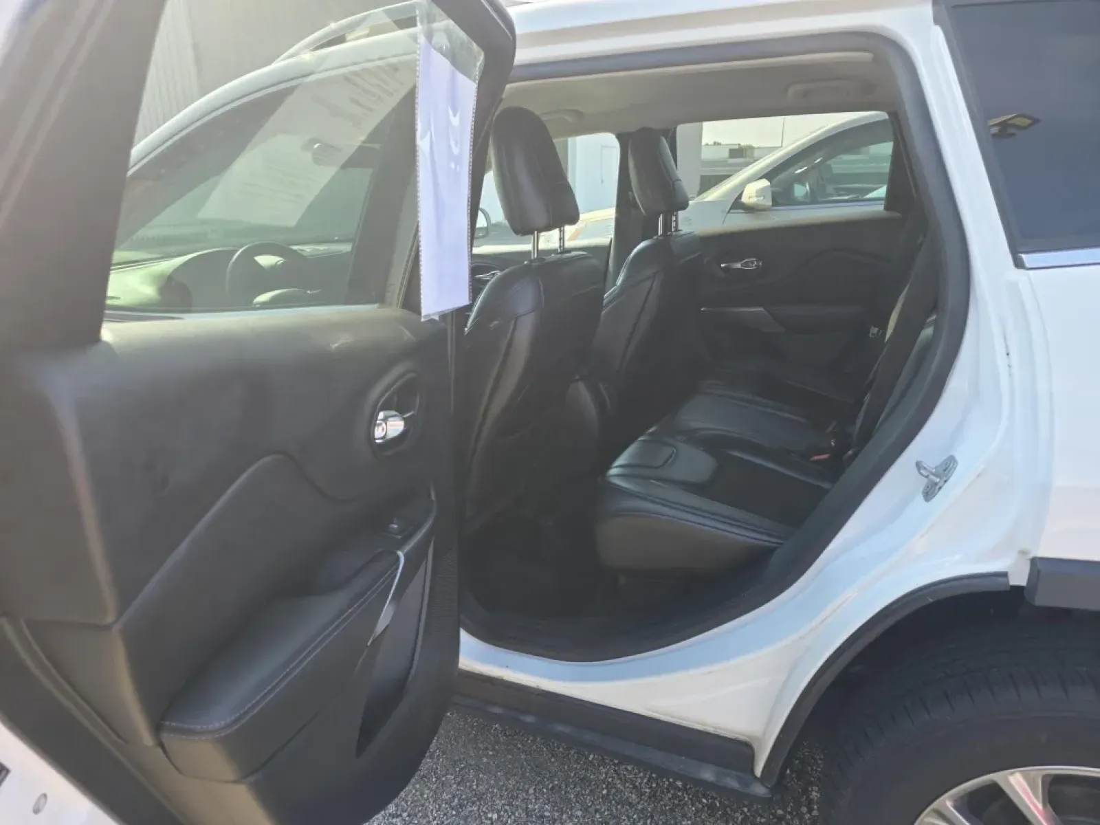 2019 Jeep Cherokee (1C4PJLLB7KD) with an Other engine, located at 15 Petro Dr, Warsaw, IN, 46582, (574) 306-0055, 41.273563, -85.857544 - Adventure awaits with this 2019 Jeep Cherokee, a perfect blend of rugged capability and urban sophistication designed for the modern explorer. Whether you're navigating through the bustling streets of Warsaw, IN, or seeking out hidden trails in nearby Winona Lake, this crossover is your ideal partne - Photo#5