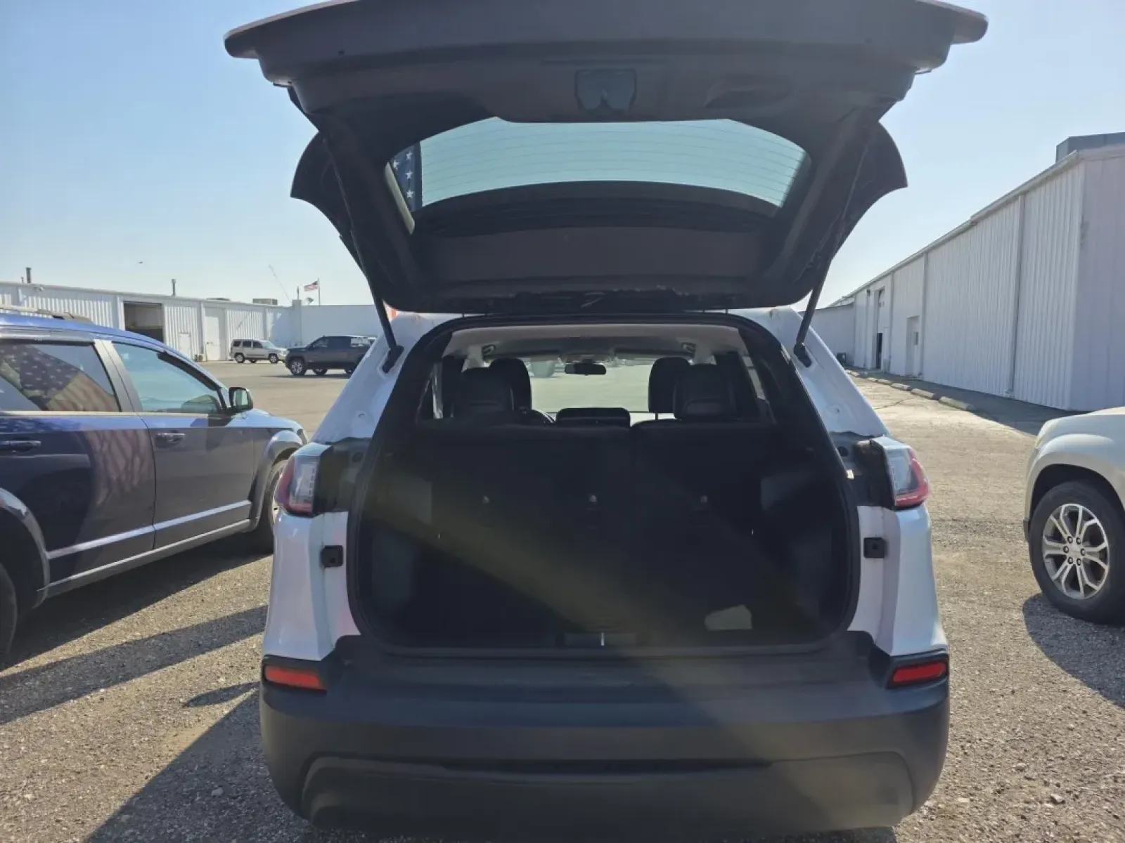 2019 Jeep Cherokee (1C4PJLLB7KD) with an Other engine, located at 15 Petro Dr, Warsaw, IN, 46582, (574) 306-0055, 41.273563, -85.857544 - Adventure awaits with this 2019 Jeep Cherokee, a perfect blend of rugged capability and urban sophistication designed for the modern explorer. Whether you're navigating through the bustling streets of Warsaw, IN, or seeking out hidden trails in nearby Winona Lake, this crossover is your ideal partne - Photo#6