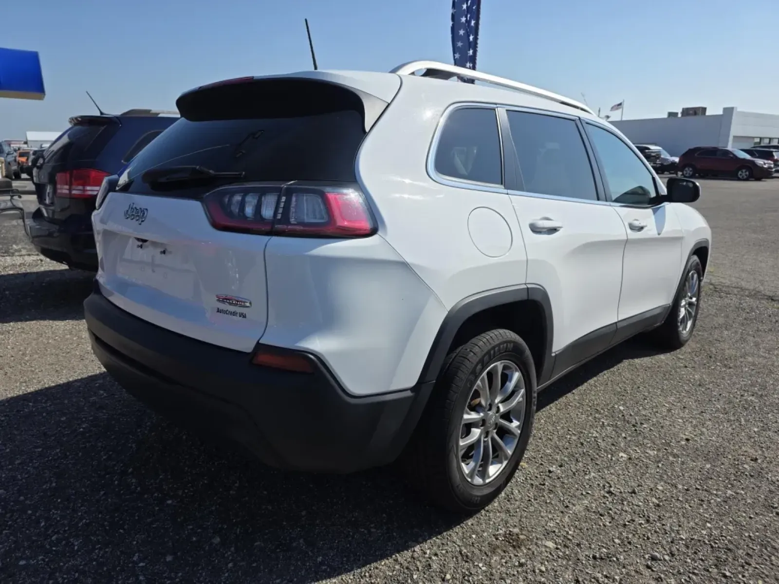 2019 Jeep Cherokee (1C4PJLLB7KD) with an Other engine, located at 15 Petro Dr, Warsaw, IN, 46582, (574) 306-0055, 41.273563, -85.857544 - Adventure awaits with this 2019 Jeep Cherokee, a perfect blend of rugged capability and urban sophistication designed for the modern explorer. Whether you're navigating through the bustling streets of Warsaw, IN, or seeking out hidden trails in nearby Winona Lake, this crossover is your ideal partne - Photo#7