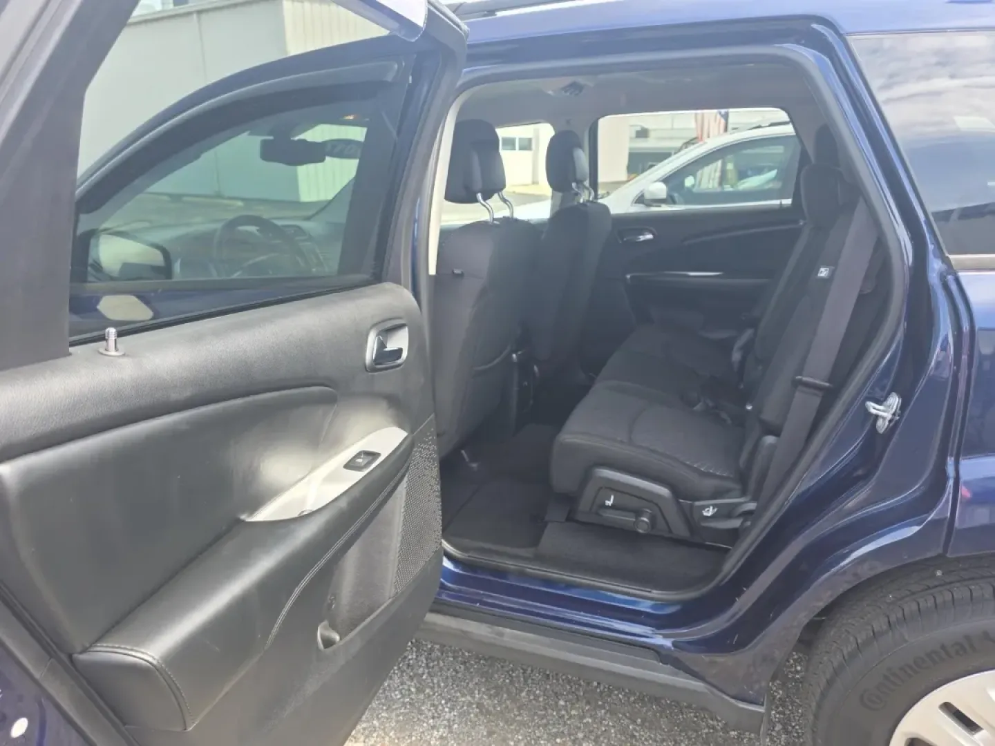 2017 Dodge Journey (3C4PDCABXHT) with an Other engine, located at 15 Petro Dr, Warsaw, IN, 46582, (574) 306-0055, 41.273563, -85.857544 - ### Discover Your Next Adventure with the 2017 Dodge Journey SE at Auto Credit - Warsaw, IN<br /> <br /> Are you searching for a versatile vehicle that can seamlessly fit into your busy lifestyle? Look no further than the 2017 Dodge Journey SE, available now at Auto Credit in Warsaw, Indiana! This s - Photo#5