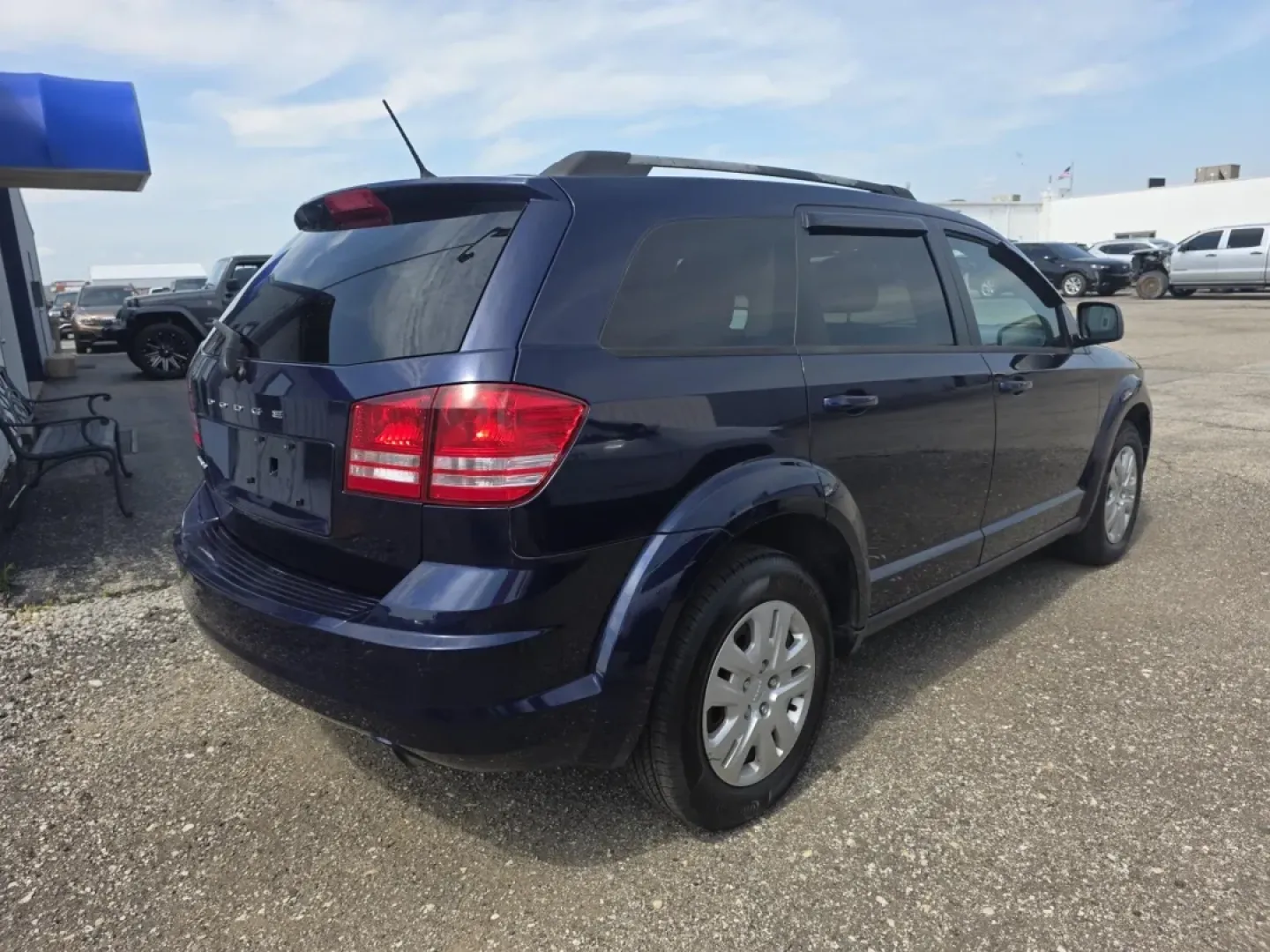 2017 Dodge Journey (3C4PDCABXHT) with an Other engine, located at 15 Petro Dr, Warsaw, IN, 46582, (574) 306-0055, 41.273563, -85.857544 - ### Discover Your Next Adventure with the 2017 Dodge Journey SE at Auto Credit - Warsaw, IN<br /> <br /> Are you searching for a versatile vehicle that can seamlessly fit into your busy lifestyle? Look no further than the 2017 Dodge Journey SE, available now at Auto Credit in Warsaw, Indiana! This s - Photo#7