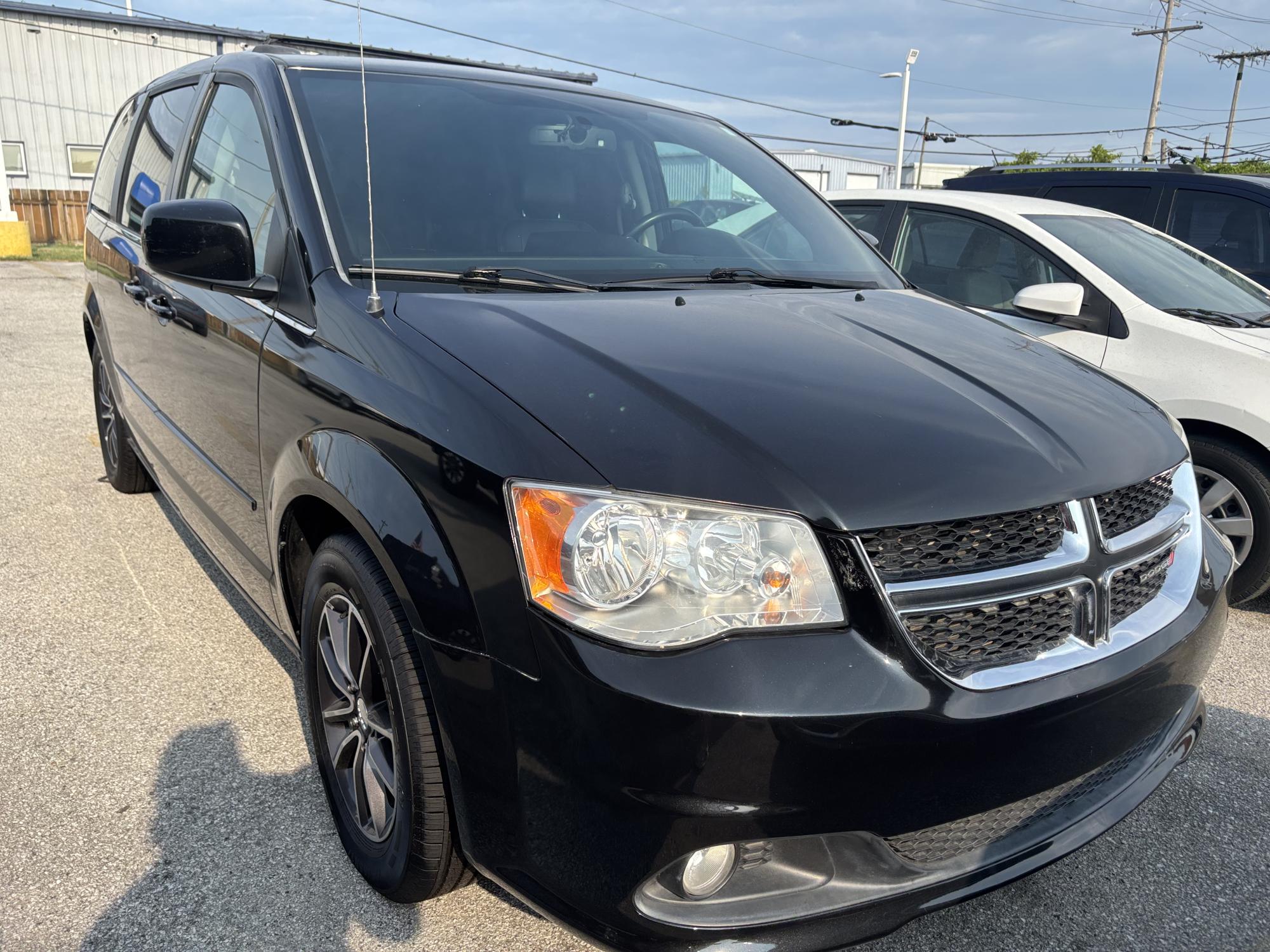 photo of 2017 Dodge GRAND CARAVAN SXT 