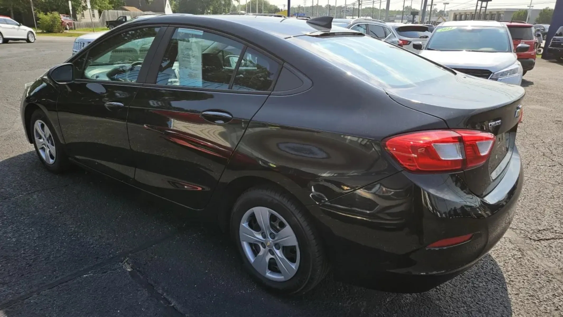 2018 Chevrolet CRUZE LS (1G1BC5SM6J7) with an Other engine, located at 5744 Central Avenue, Toledo, OH, 43615, (419) 724-0130, 41.676781, -83.682137 - **Experience Freedom on the Road with the 2018 Chevrolet Cruze LS at Auto Credit in Toledo, OH!**<br /> <br /> Are you ready to elevate your daily commute or family outings with a reliable sedan that fits your lifestyle? Look no further than the 2018 Chevrolet Cruze LS, available now at Auto Credit, - Photo#2
