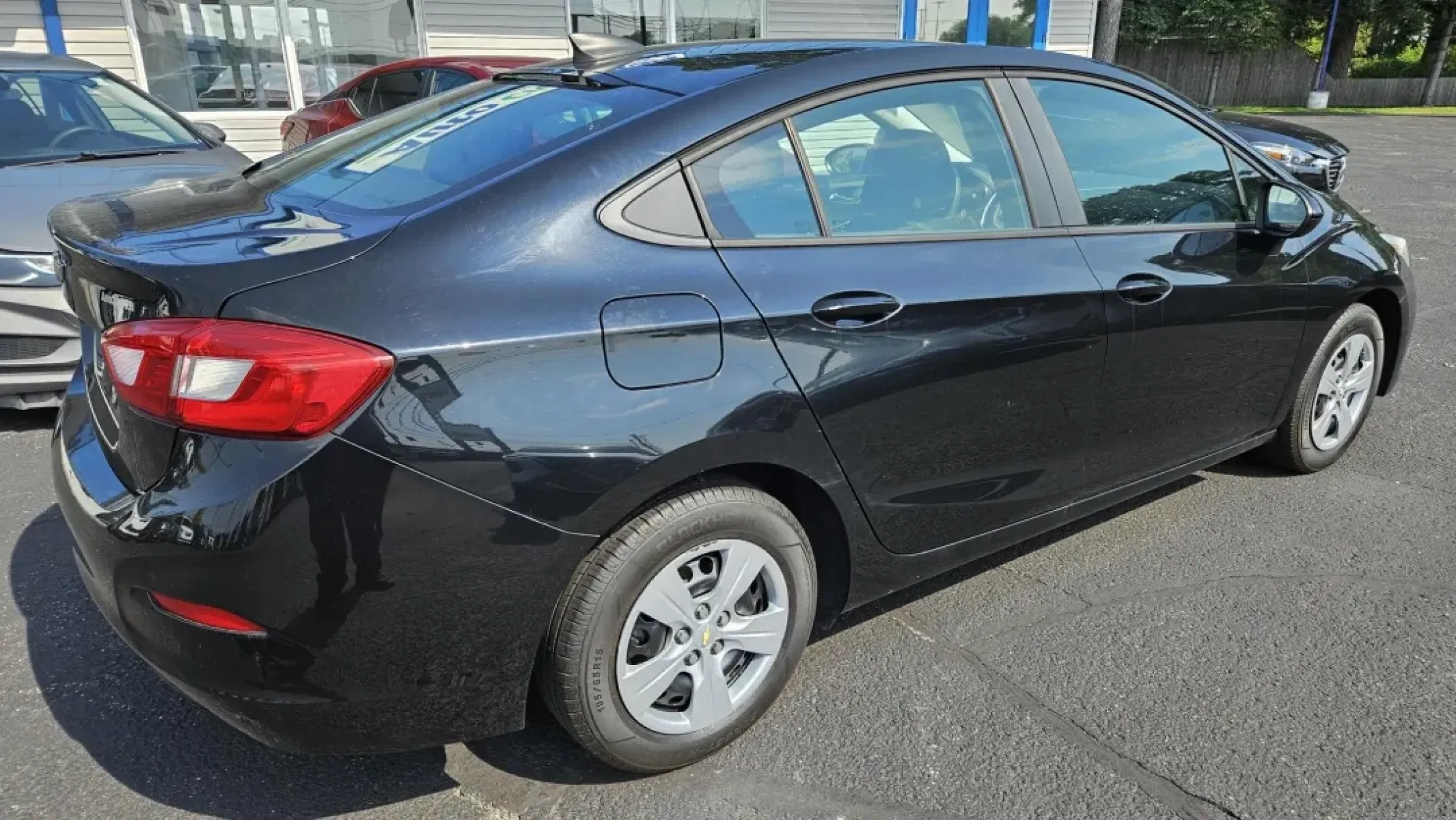 2018 Chevrolet CRUZE LS (1G1BC5SM6J7) with an Other engine, located at 5744 Central Avenue, Toledo, OH, 43615, (419) 724-0130, 41.676781, -83.682137 - **Experience Freedom on the Road with the 2018 Chevrolet Cruze LS at Auto Credit in Toledo, OH!**<br /> <br /> Are you ready to elevate your daily commute or family outings with a reliable sedan that fits your lifestyle? Look no further than the 2018 Chevrolet Cruze LS, available now at Auto Credit, - Photo#3