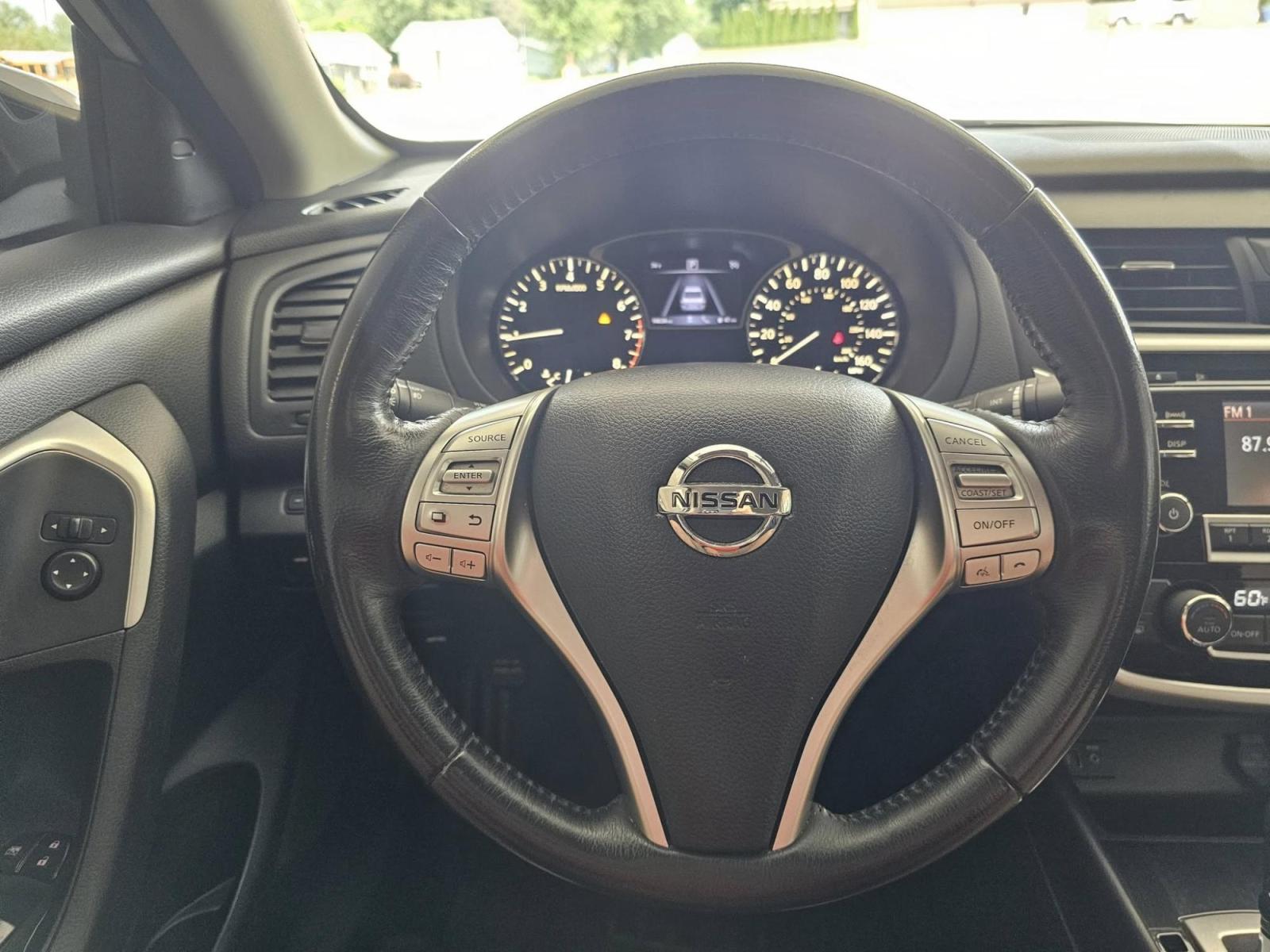 2018 SILVER /BLACK Nissan Altima 2.5 (1N4AL3AP9JC) with an 2.5L L4 DOHC 16V engine, CVT transmission, located at 502 South Main Street, Columbia City, IN, 46725, (260) 244-4645, 41.151382, -85.490578 - Photo#8
